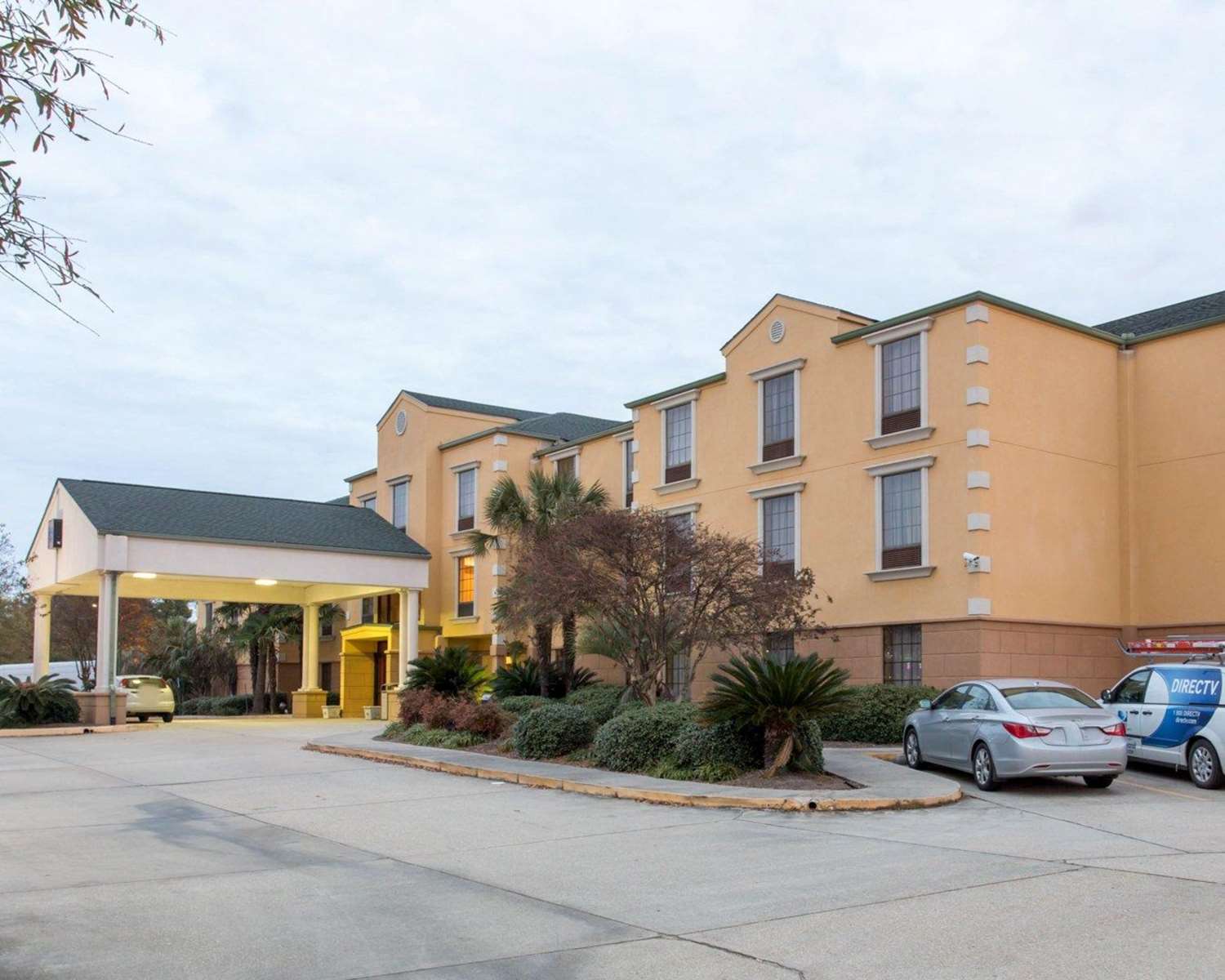 Comfort Suites Port Allen, LA See Discounts