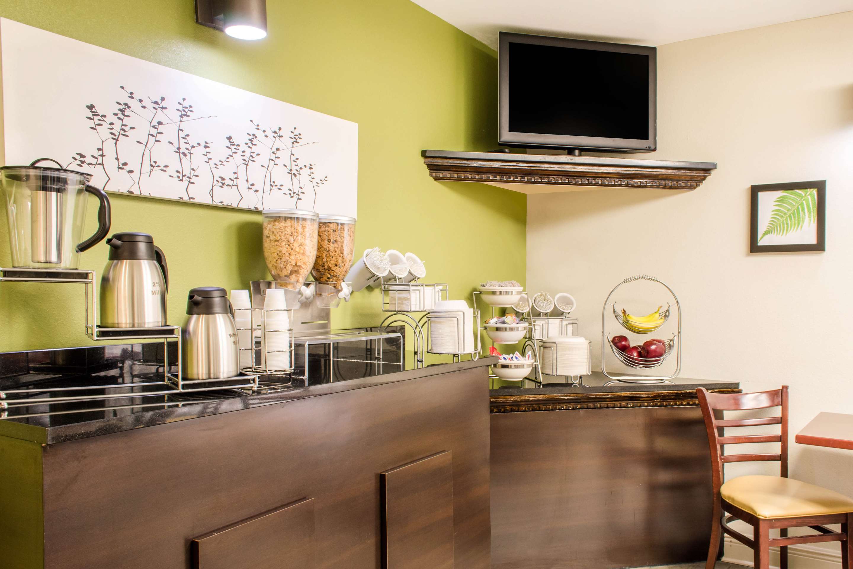 Breakfast area | Sleep Inn & Suites Metairie