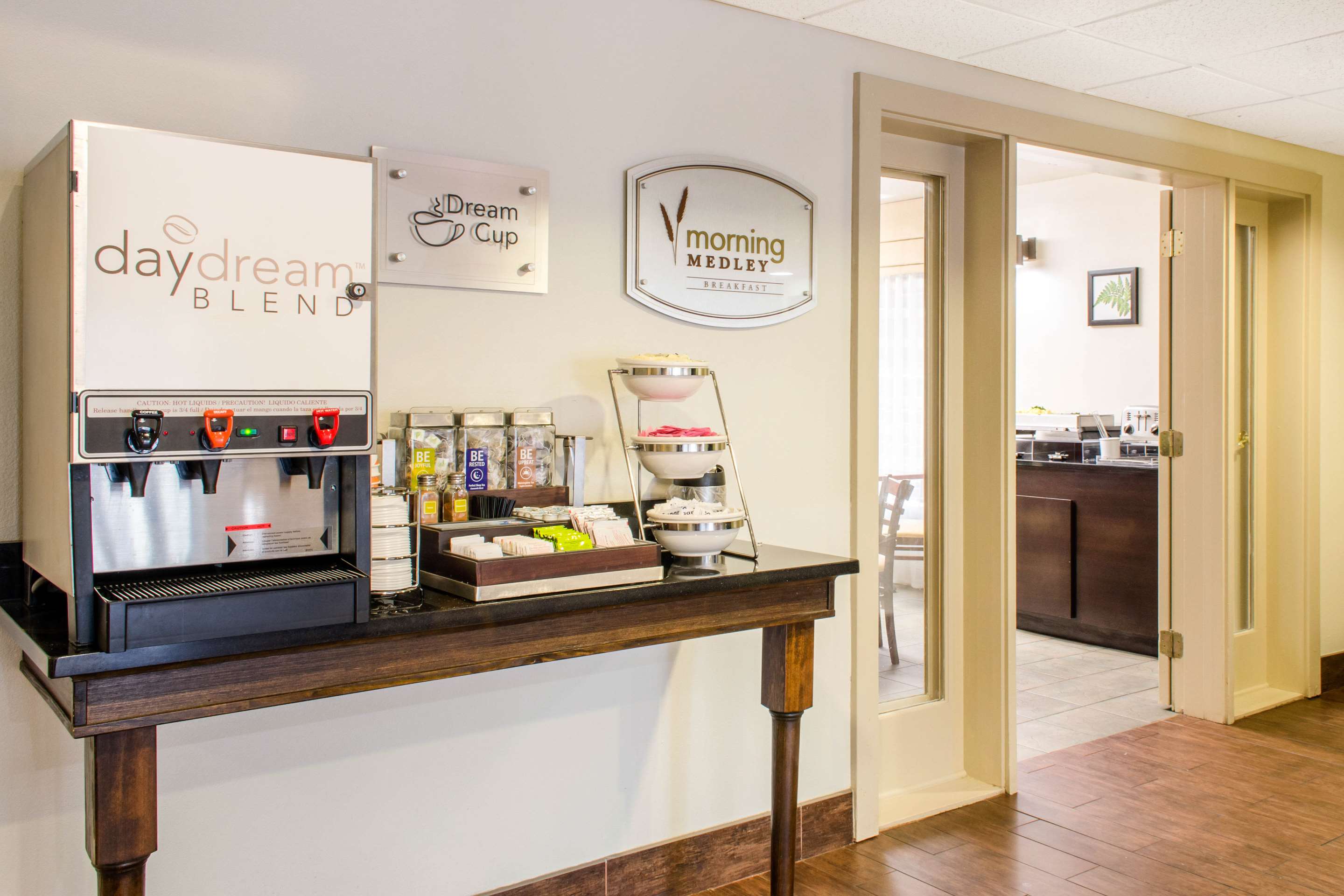 Breakfast area | Sleep Inn & Suites Metairie