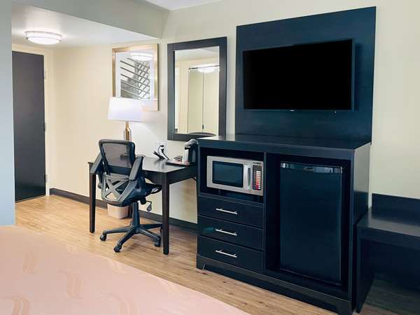  - Quality Inn & Suites Lake Charles - I-210, Exit 8