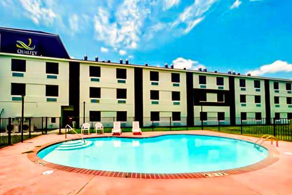 Pool - Quality Inn & Suites Lake Charles - I-210, Exit 8