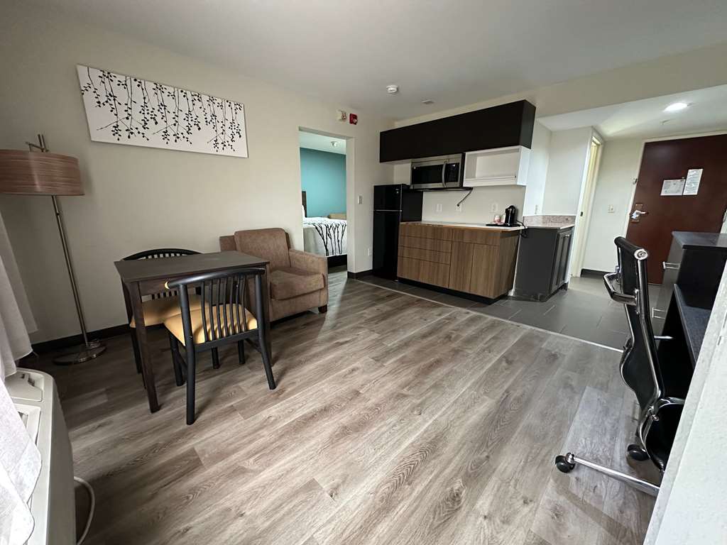 SLEEP INN AND SUITES PINEVILLE - AL-guestroom-Guest Room,Suite,On-Site.jpg