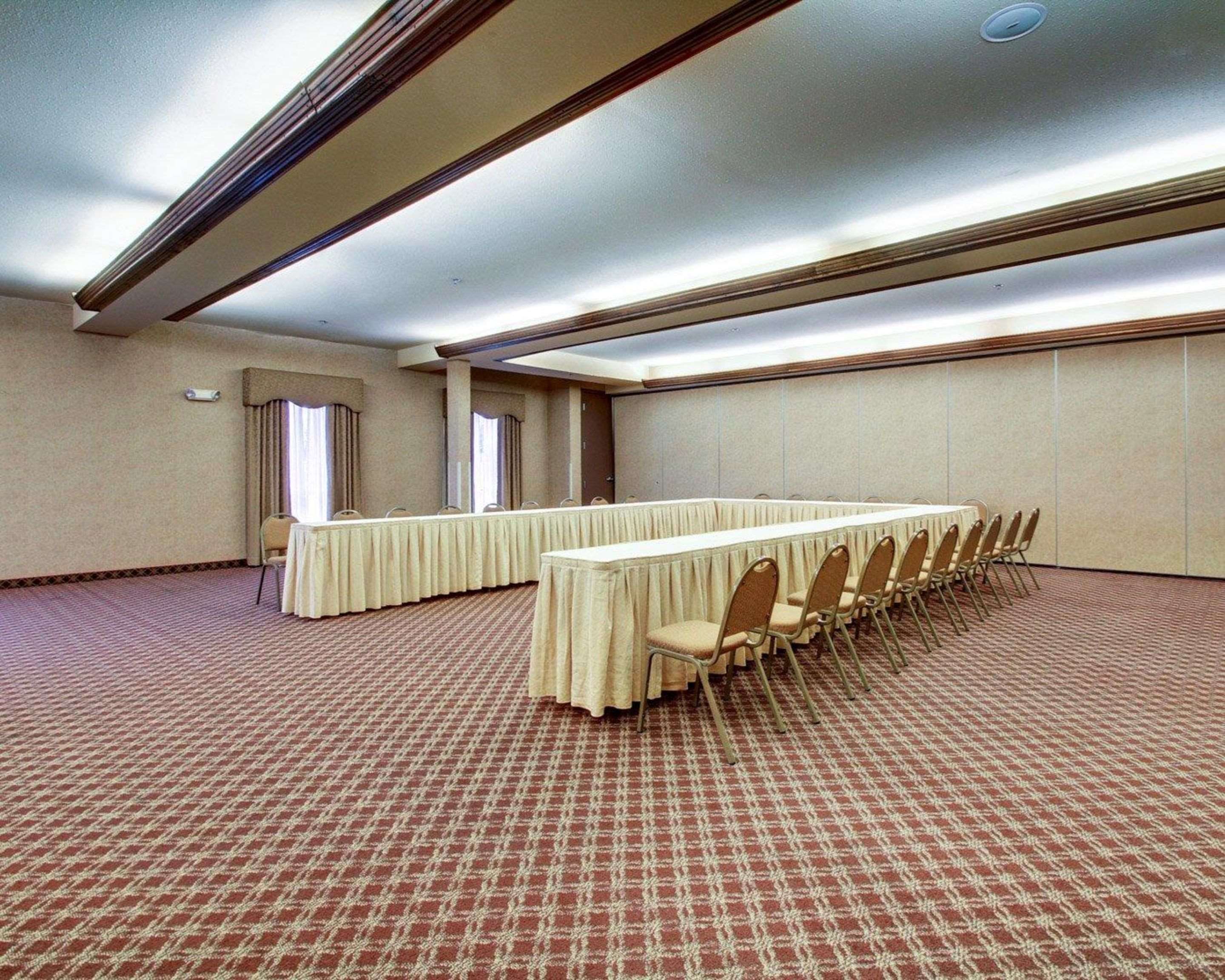 Spacious meeting room