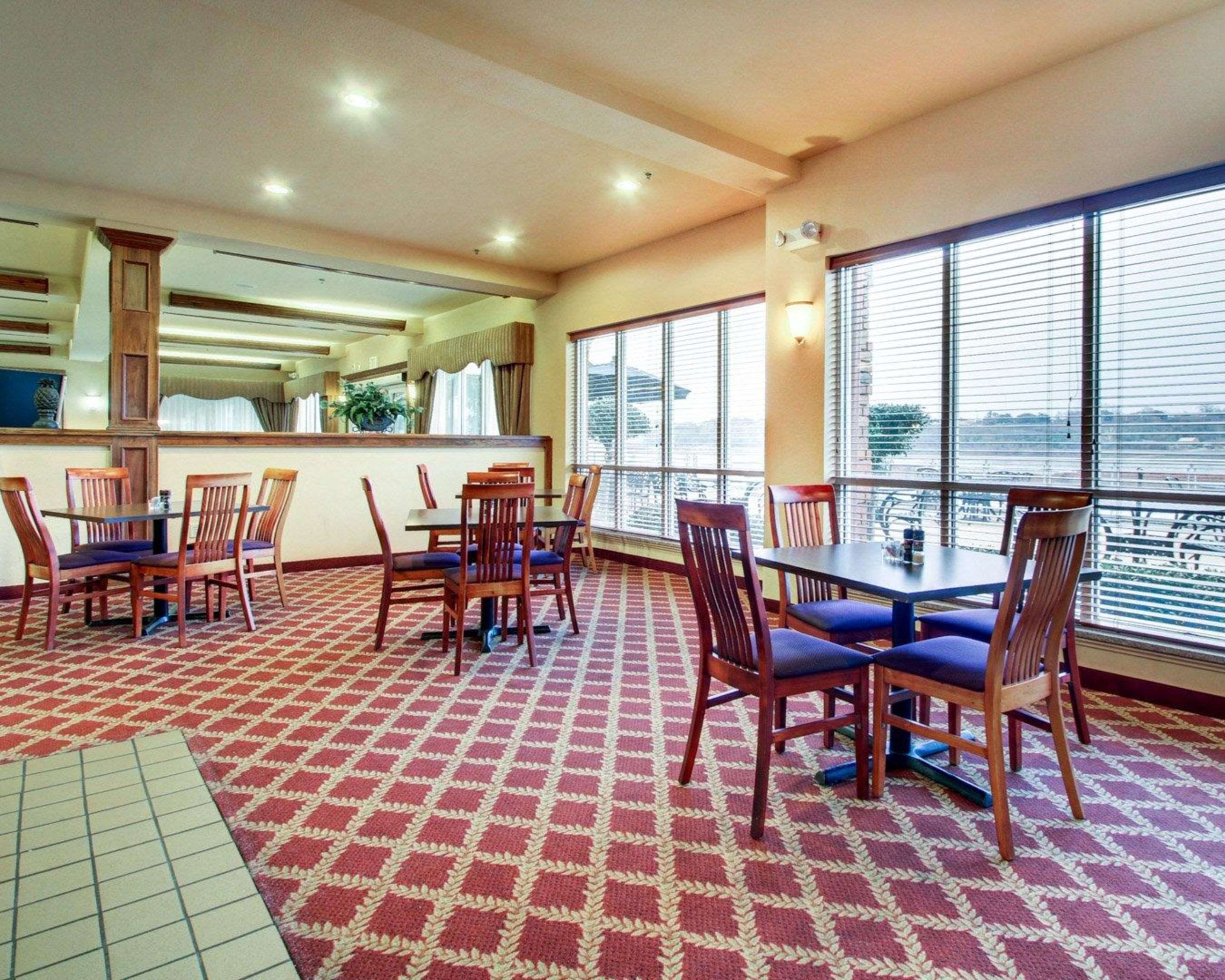 Breakfast room