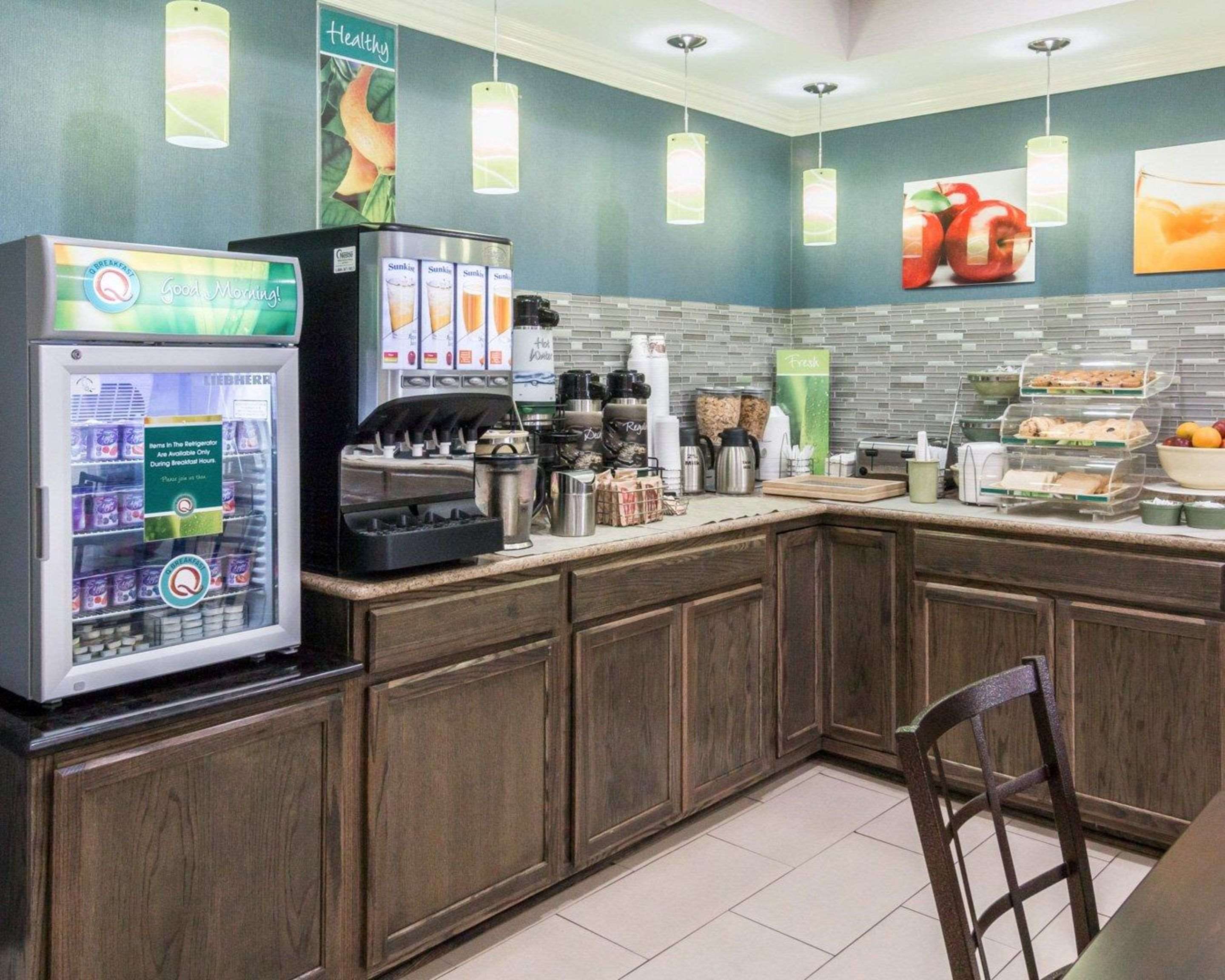 Breakfast counter | Quality Inn And Suites