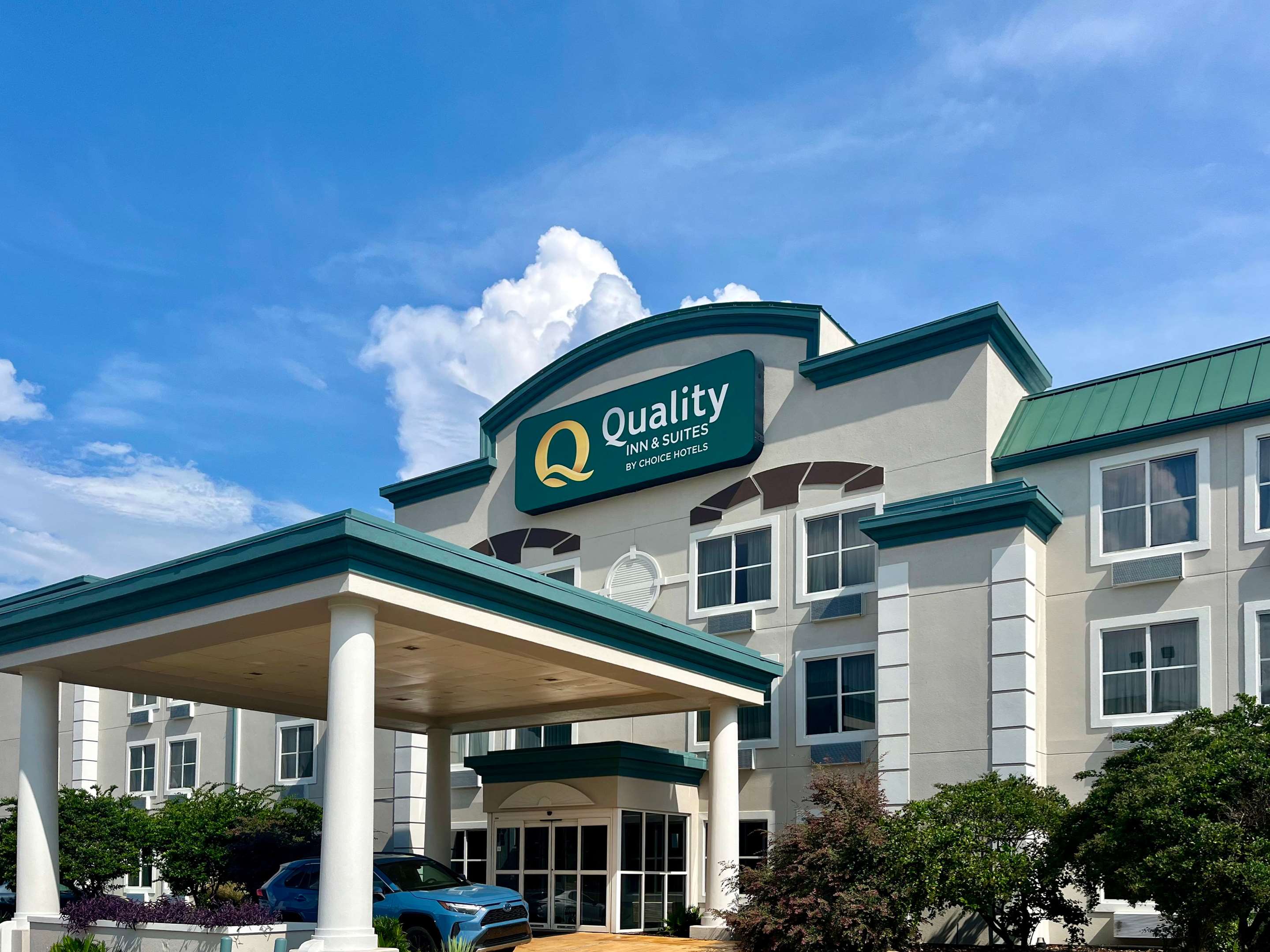 Hotel Entrance | Quality Inn And Suites
