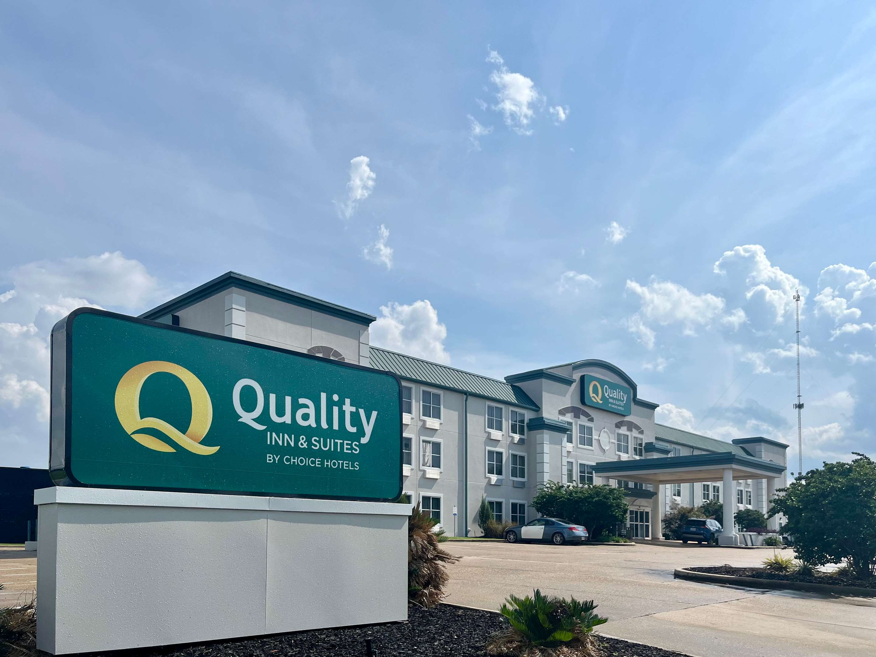 Hotel Entrance | Quality Inn And Suites