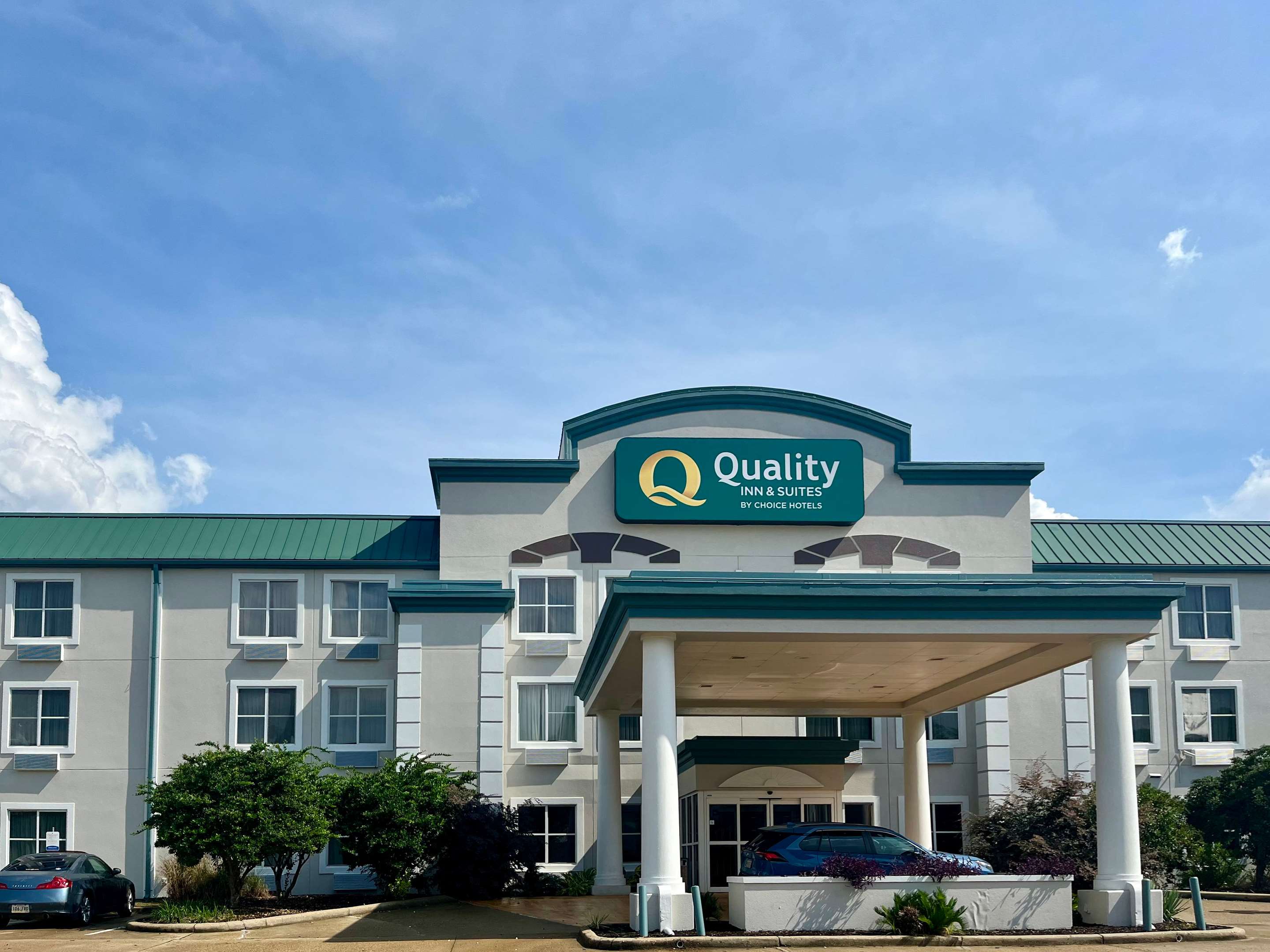 Hotel Entrance | Quality Inn And Suites