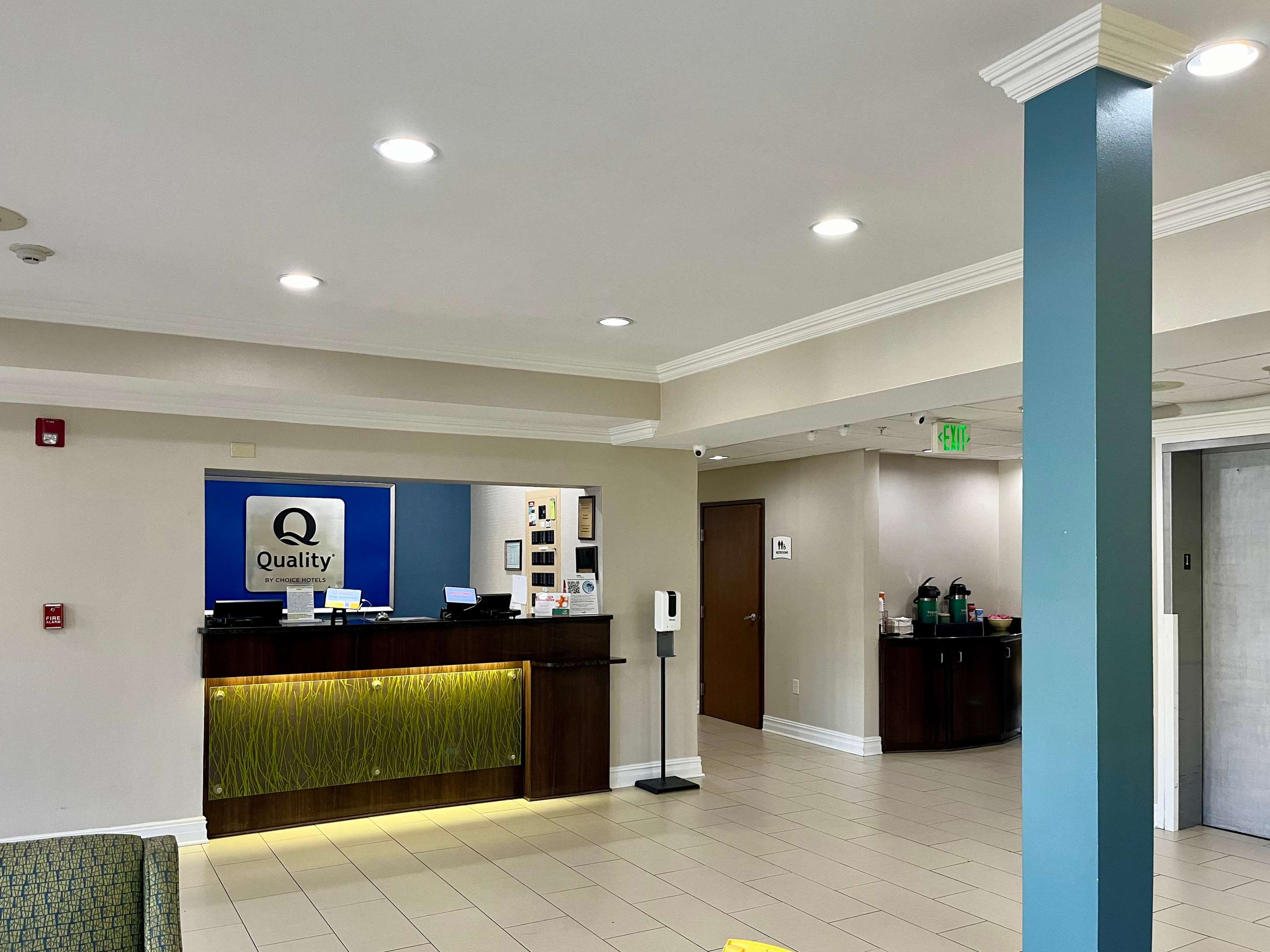 Front desk | Quality Inn And Suites