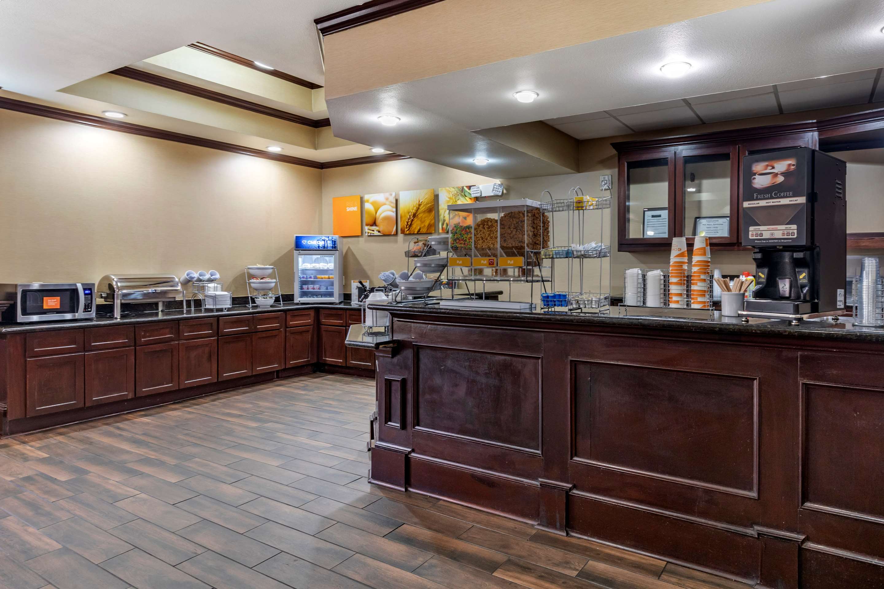 Breakfast area | Comfort Suites Shreveport West I-20