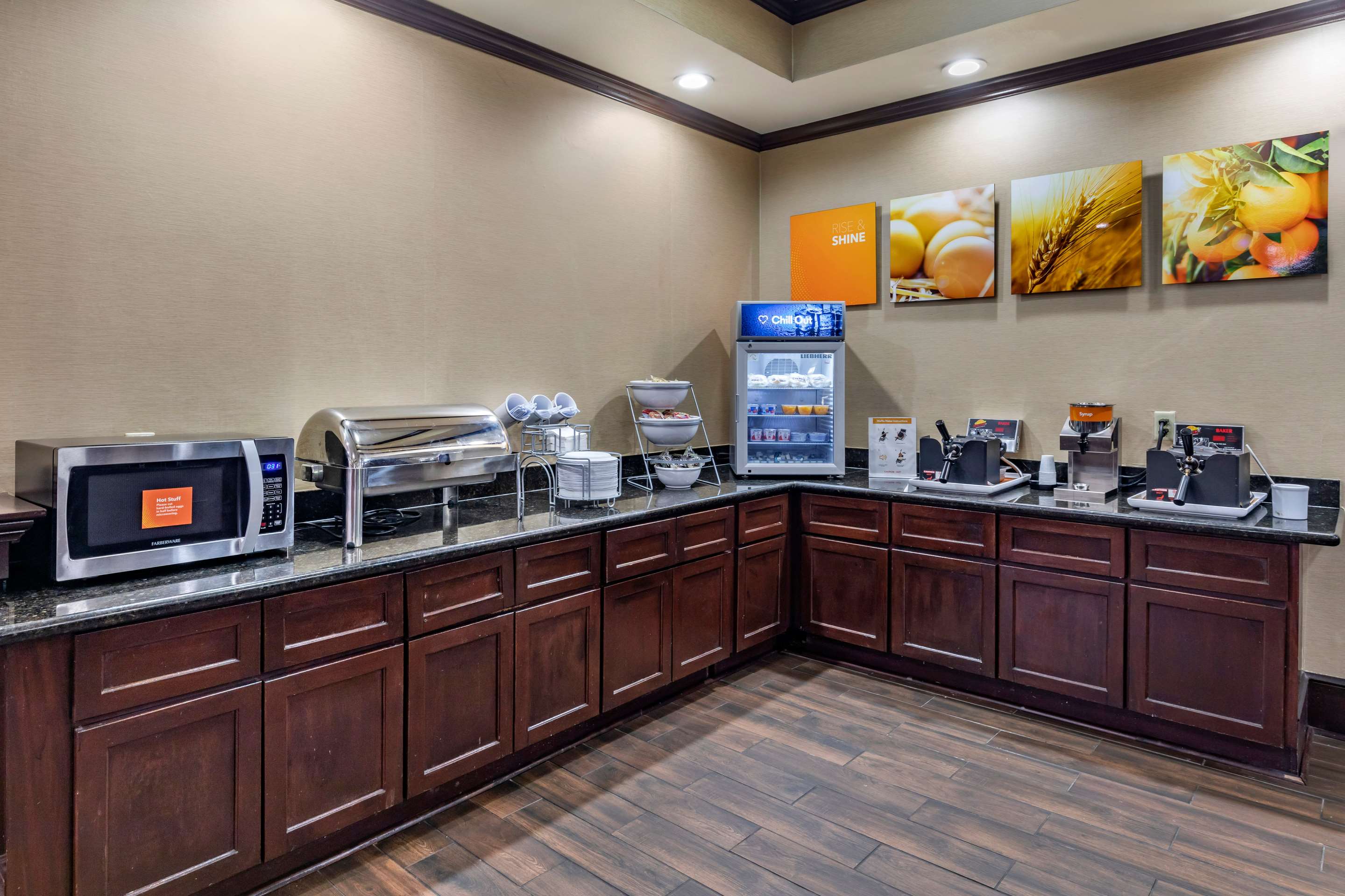 Breakfast area | Comfort Suites Shreveport West I-20