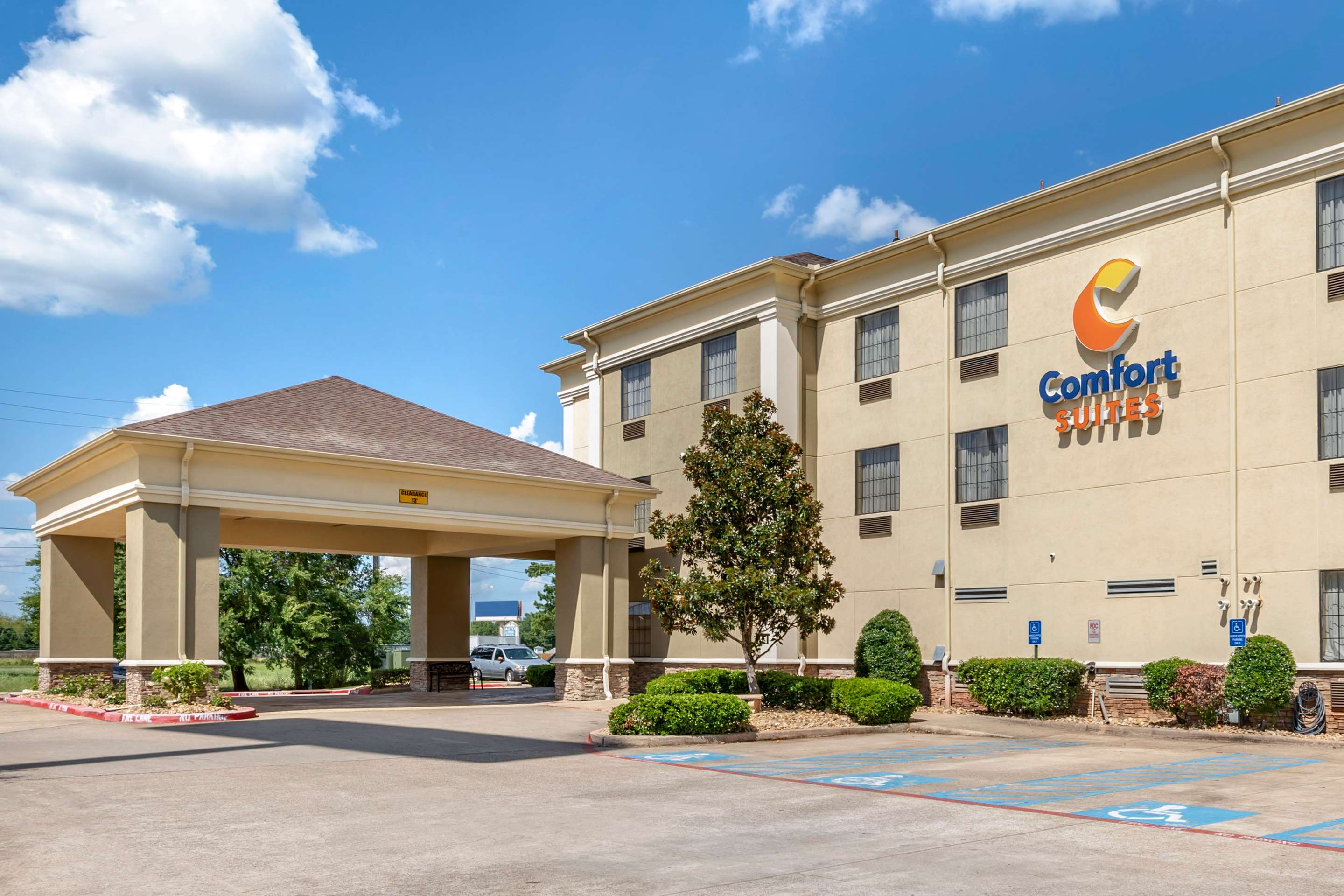 Hotel exterior | Comfort Suites Shreveport West I-20