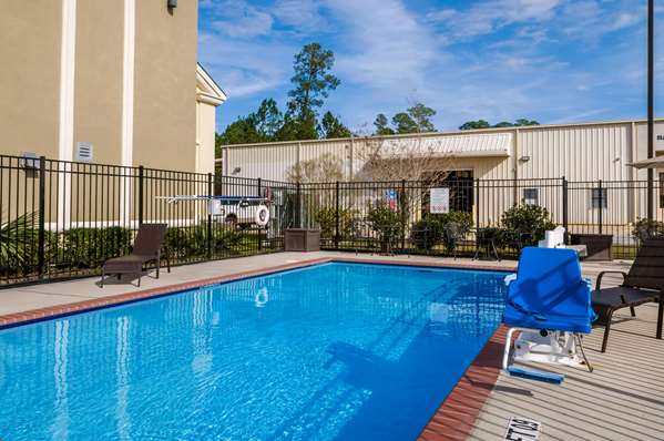 Pool - Quality Inn & Suites Slidell - I-12, Exit 80