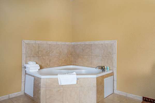 Suite - Quality Inn & Suites Slidell - I-12, Exit 80