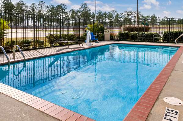 Pool - Quality Inn & Suites Slidell - I-12, Exit 80