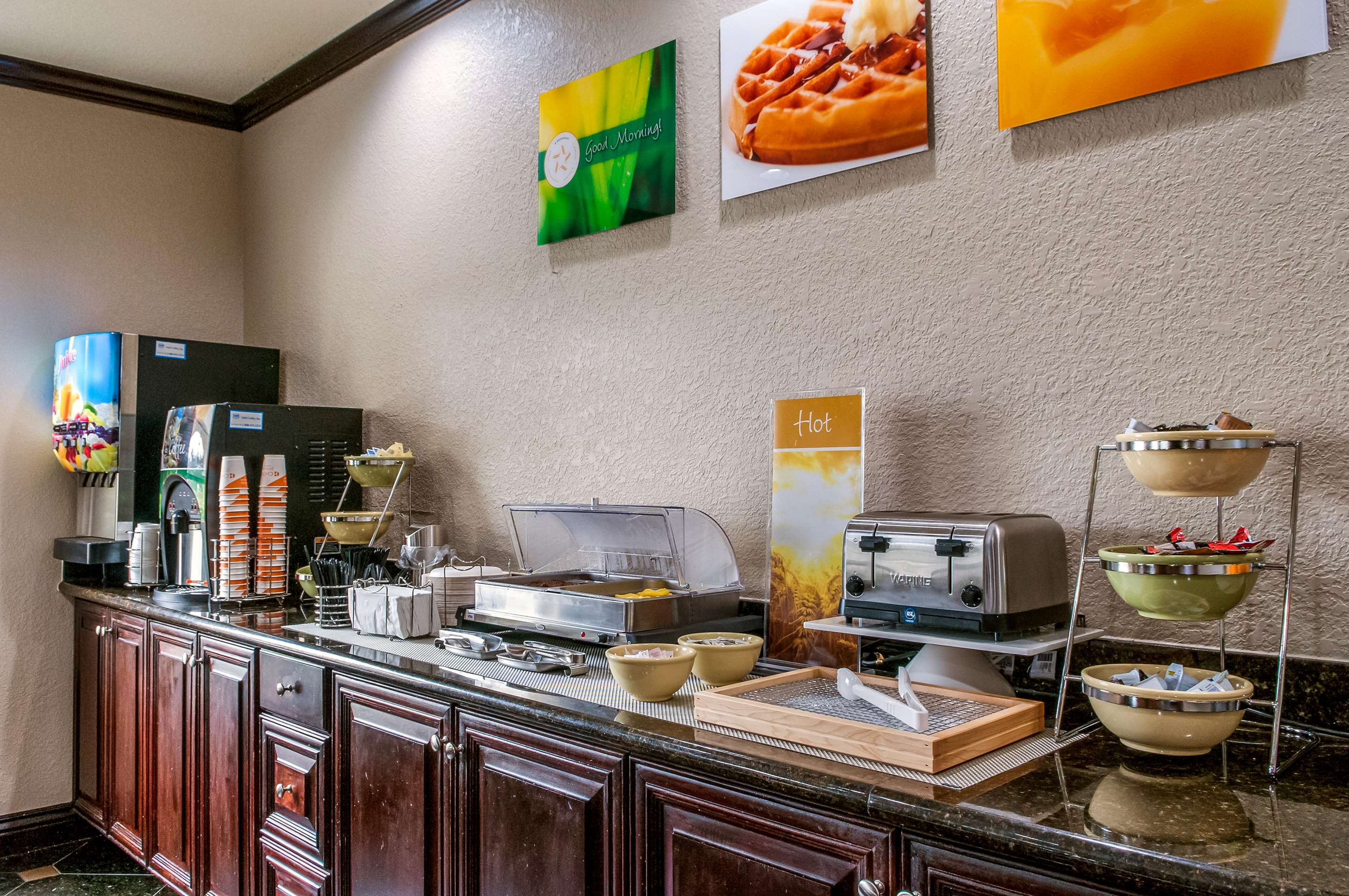 Breakfast area | Quality Inn & Suites Slidell