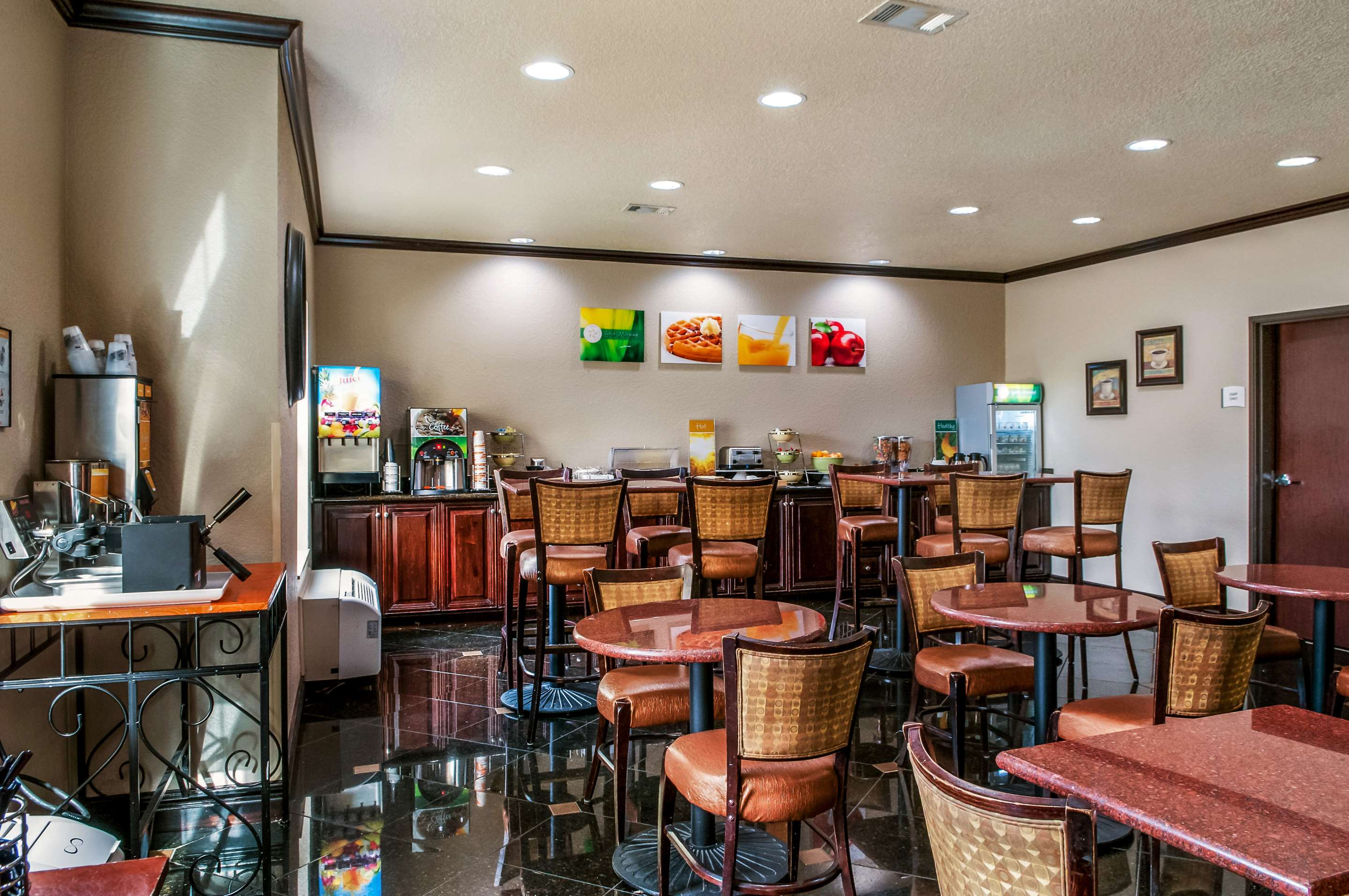 Breakfast area | Quality Inn & Suites Slidell