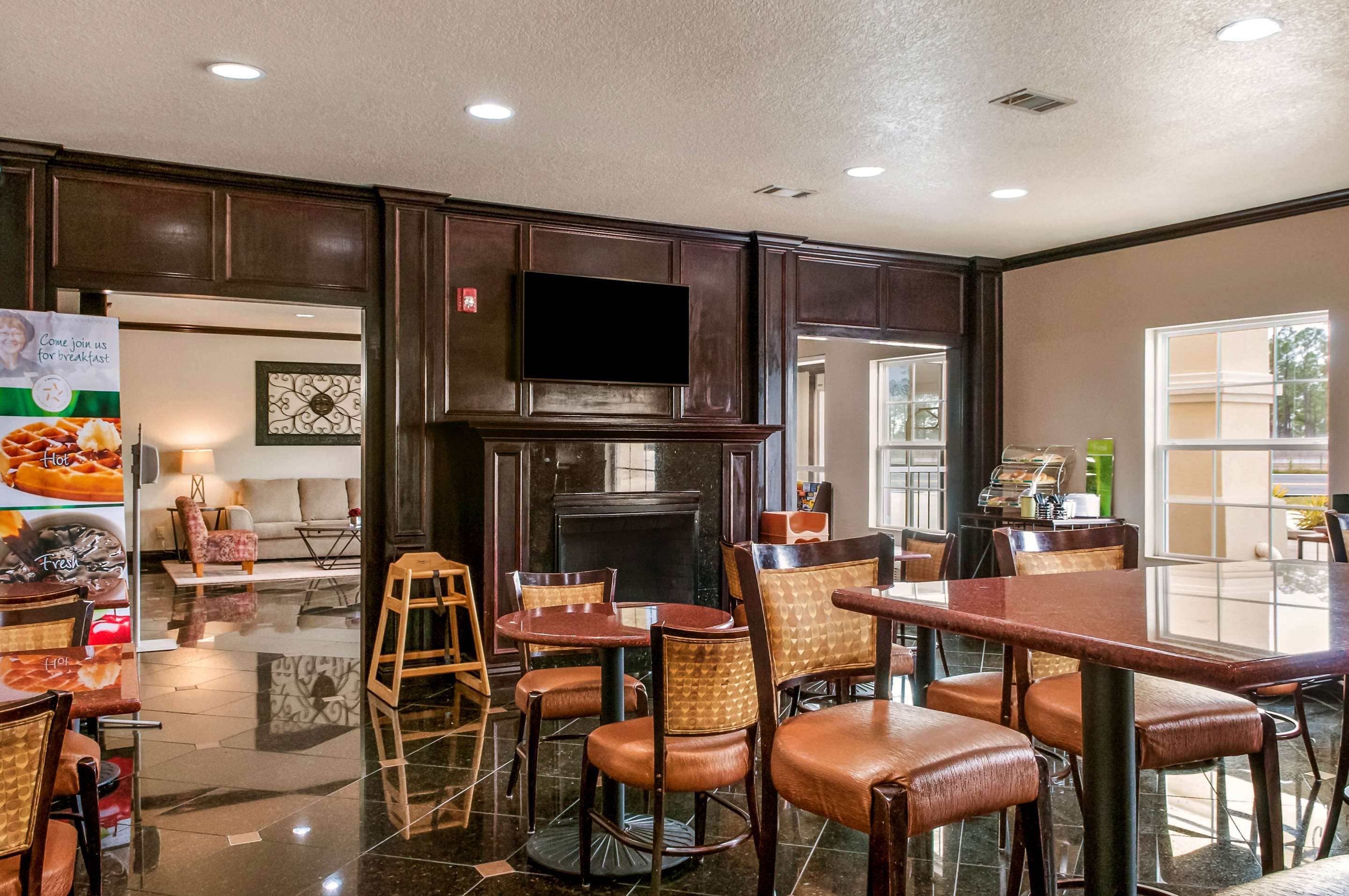 Breakfast area | Quality Inn & Suites Slidell