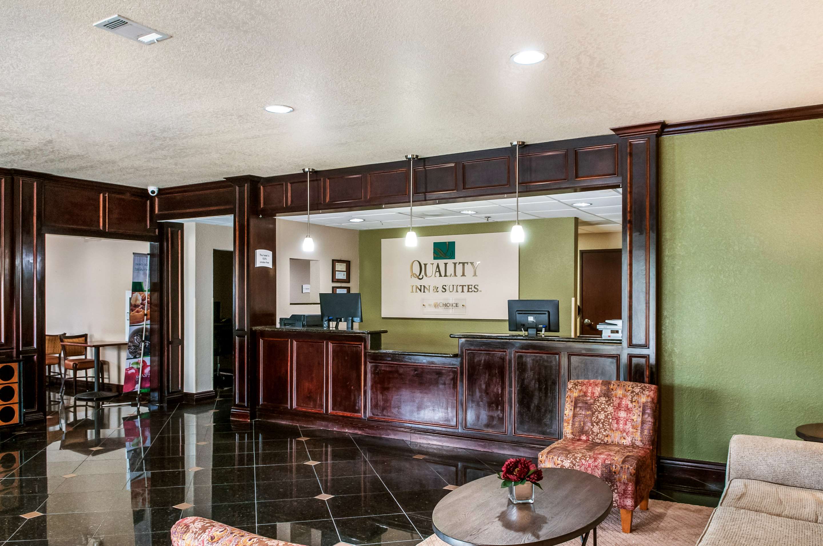 Front desk | Quality Inn & Suites Slidell