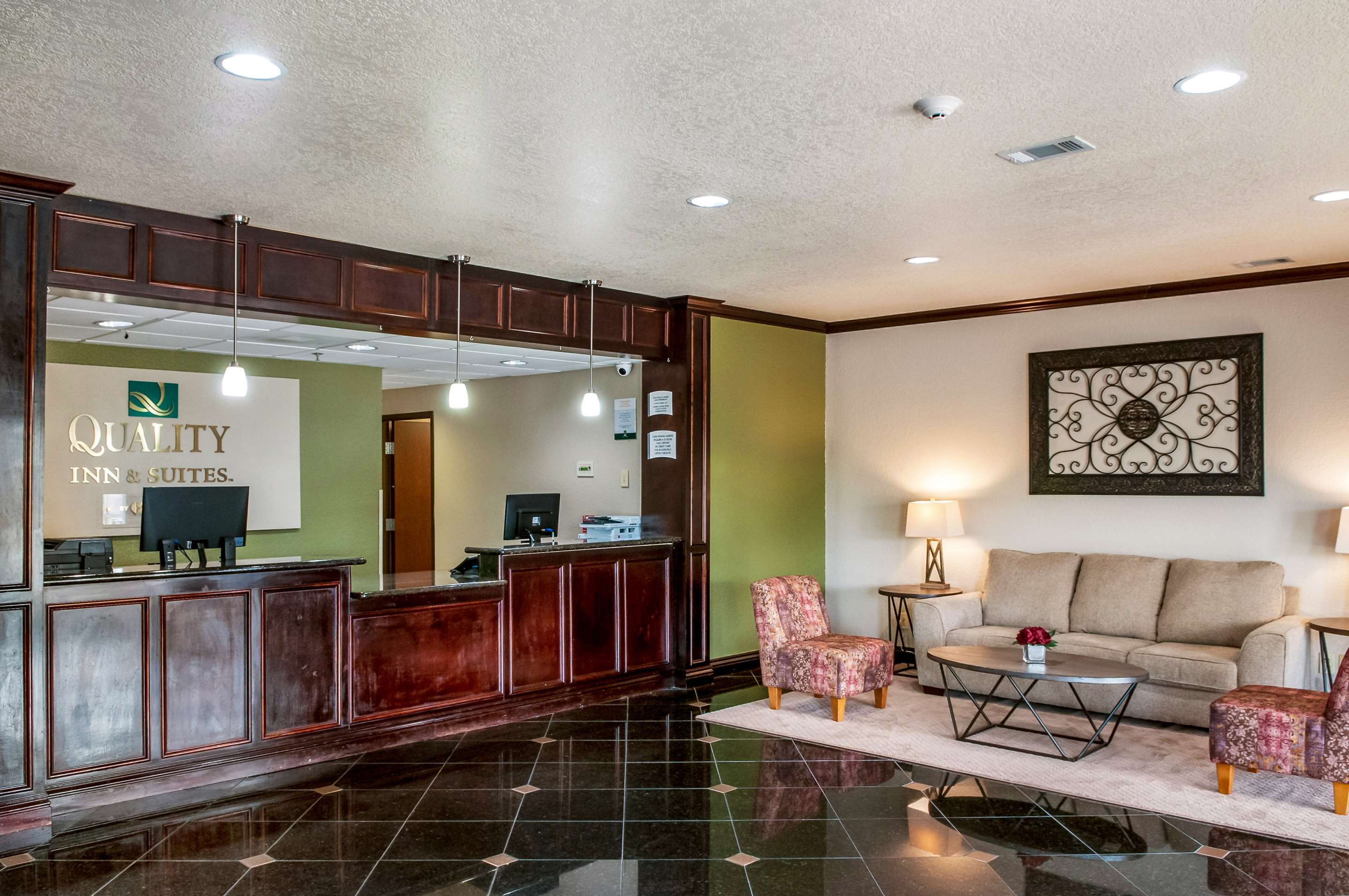 Lobby with sitting area | Quality Inn & Suites Slidell