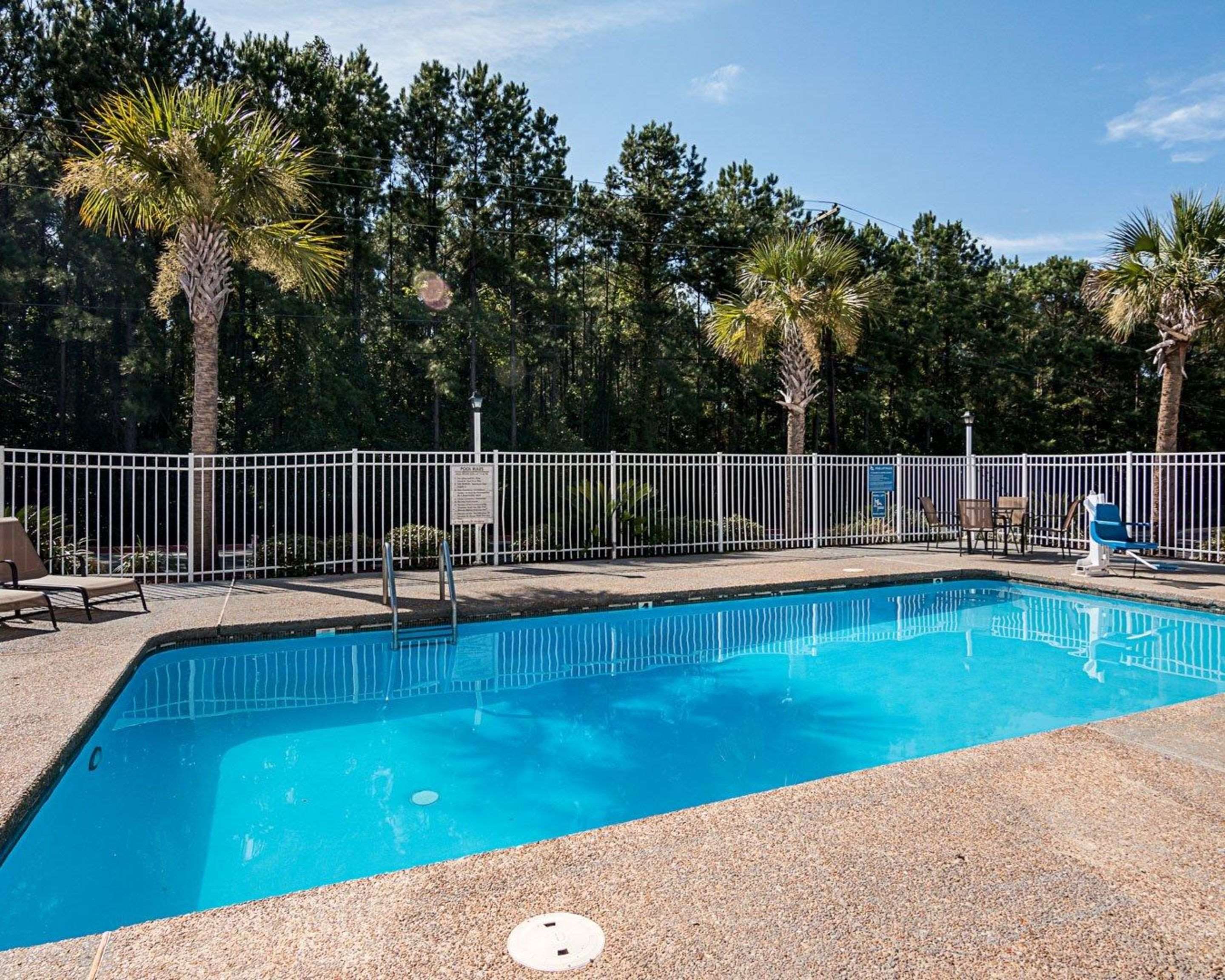 Outdoor pool with sundeck | Econo Lodge Inn & Suites Natchitoches
