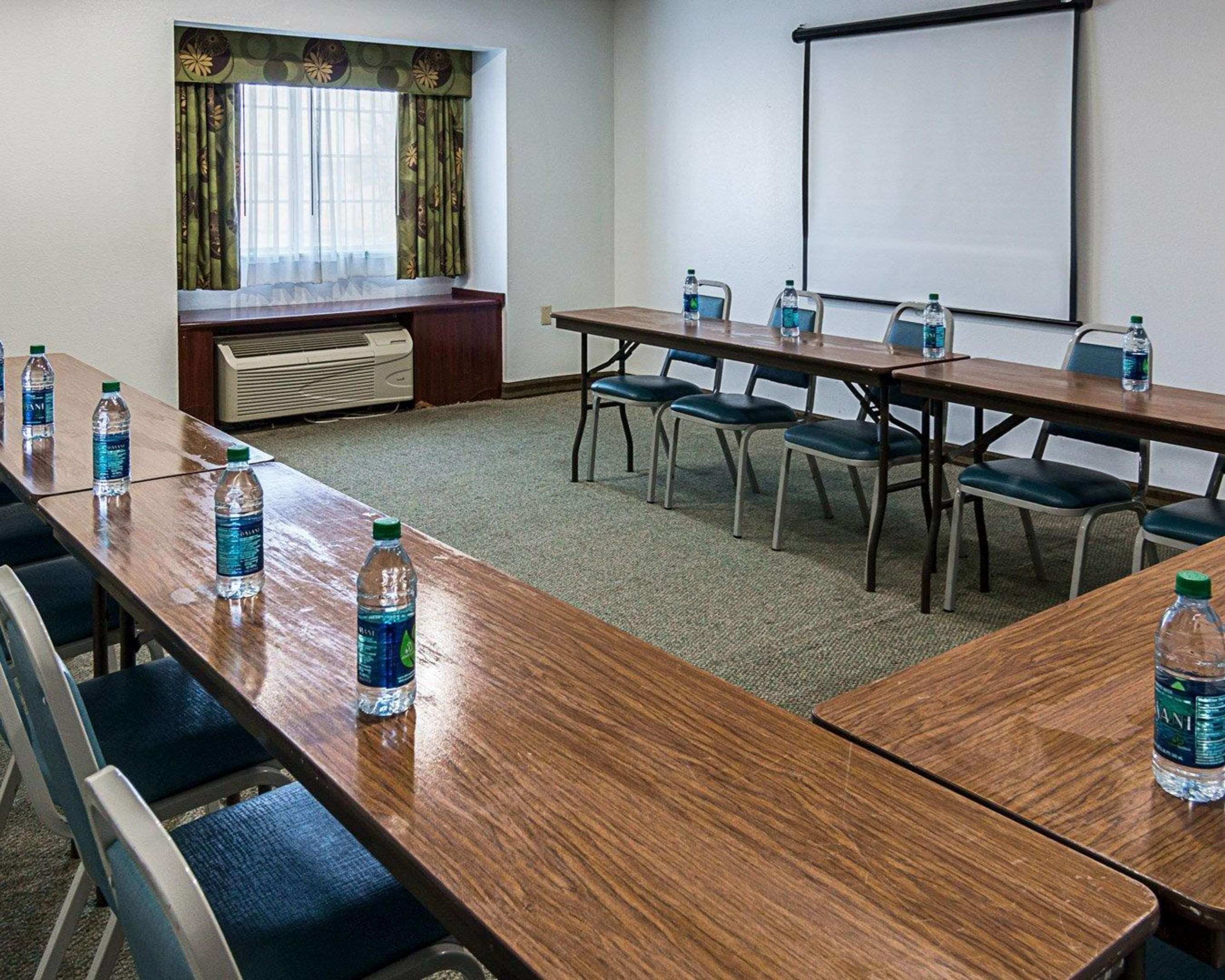 Meeting room with u-shaped setup | Econo Lodge Inn & Suites Natchitoches