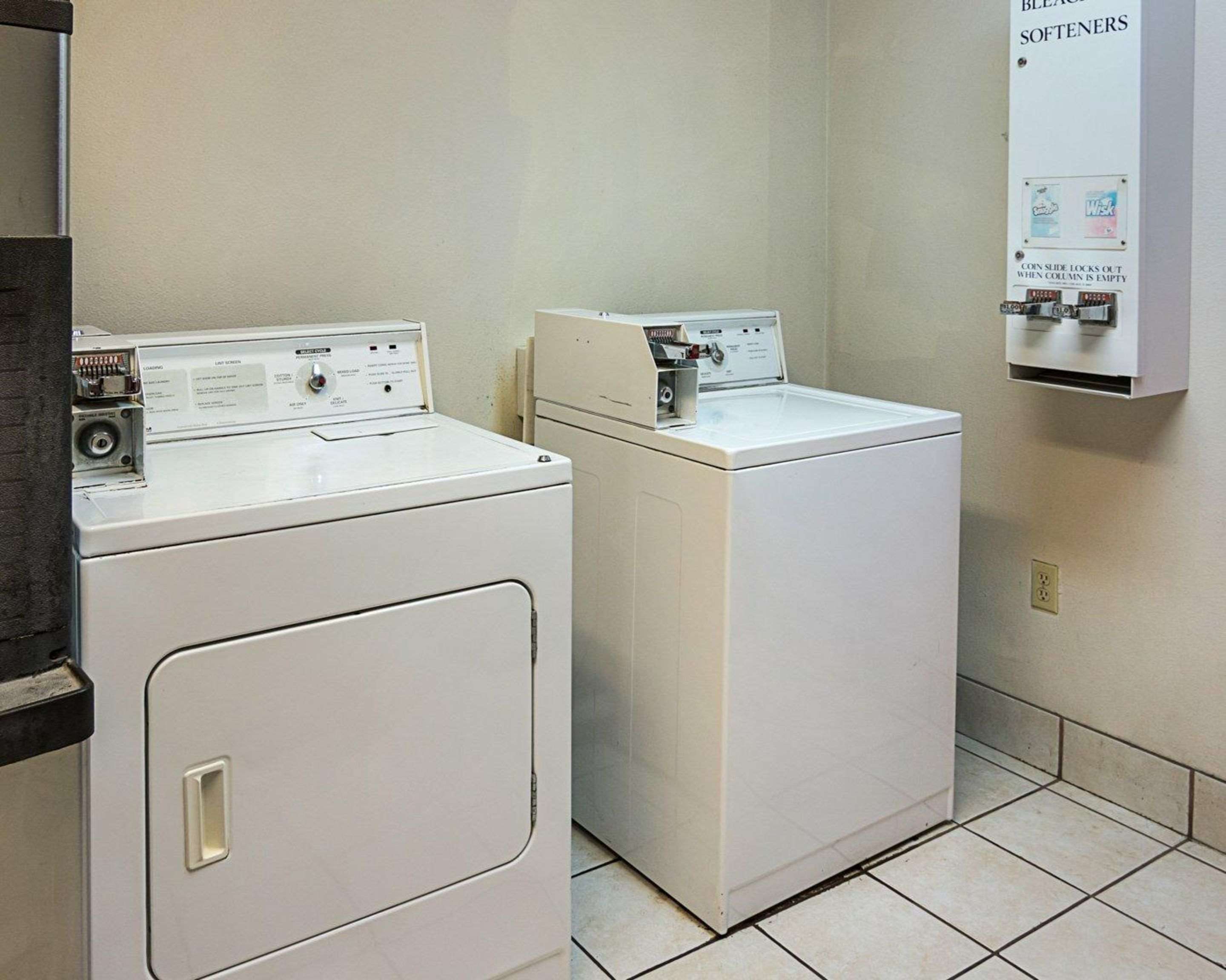 Guest laundry facilities | Econo Lodge Inn & Suites Natchitoches