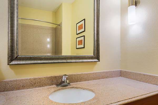  - Comfort Suites Lake Charles - I-10, Exit 33