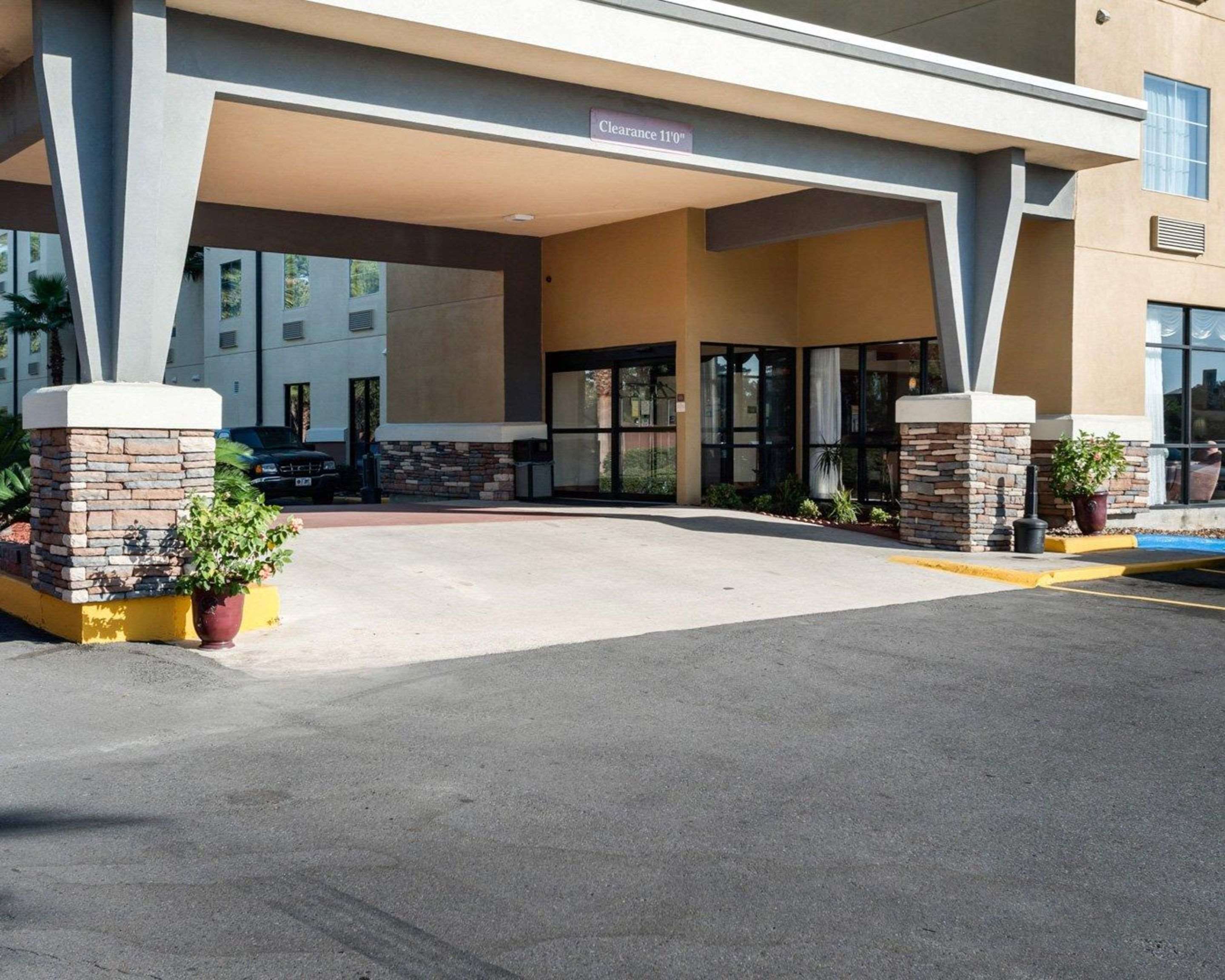 Hotel entrance | Comfort Suites Lake Charles
