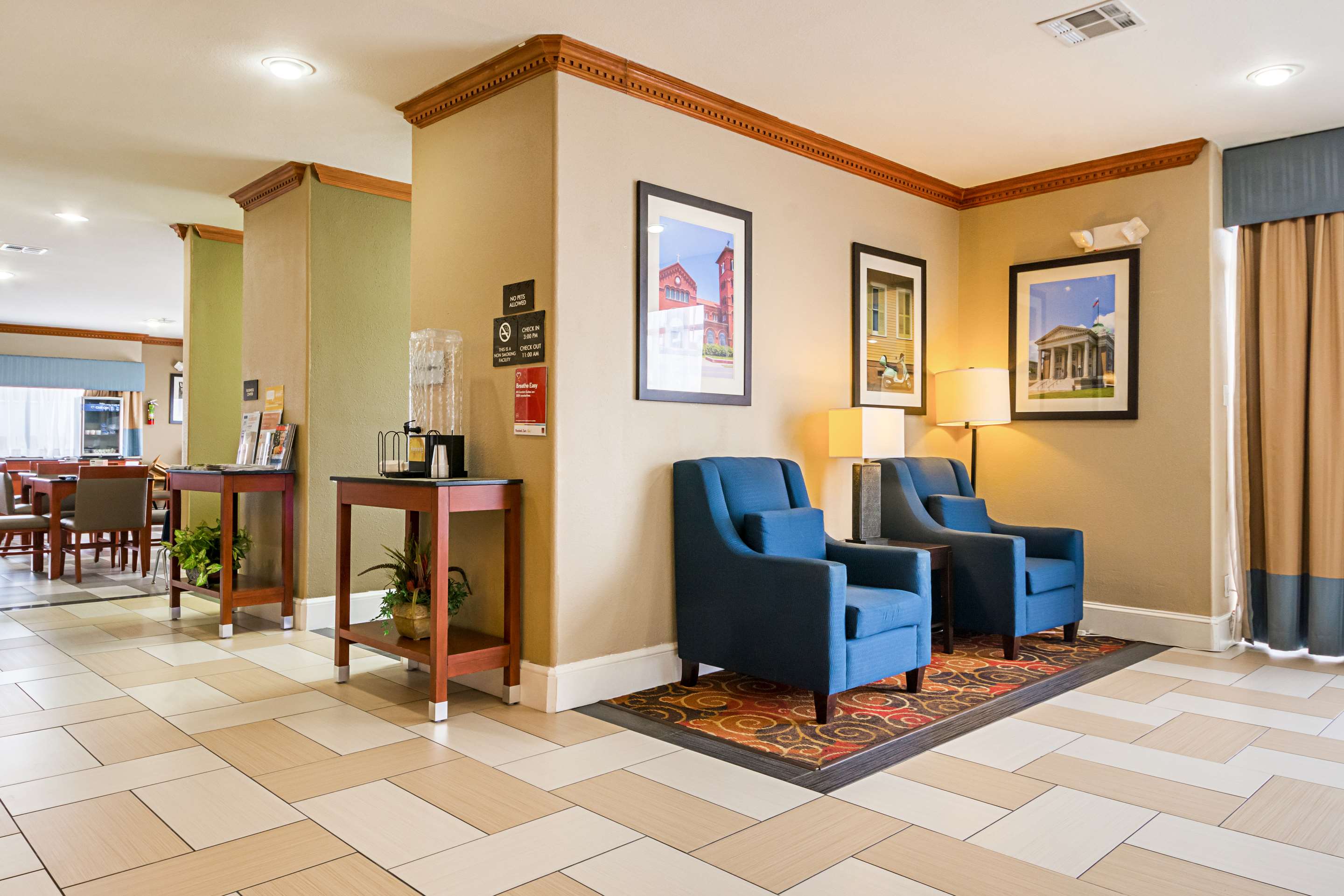 Hotel lobby | Comfort Suites Lake Charles