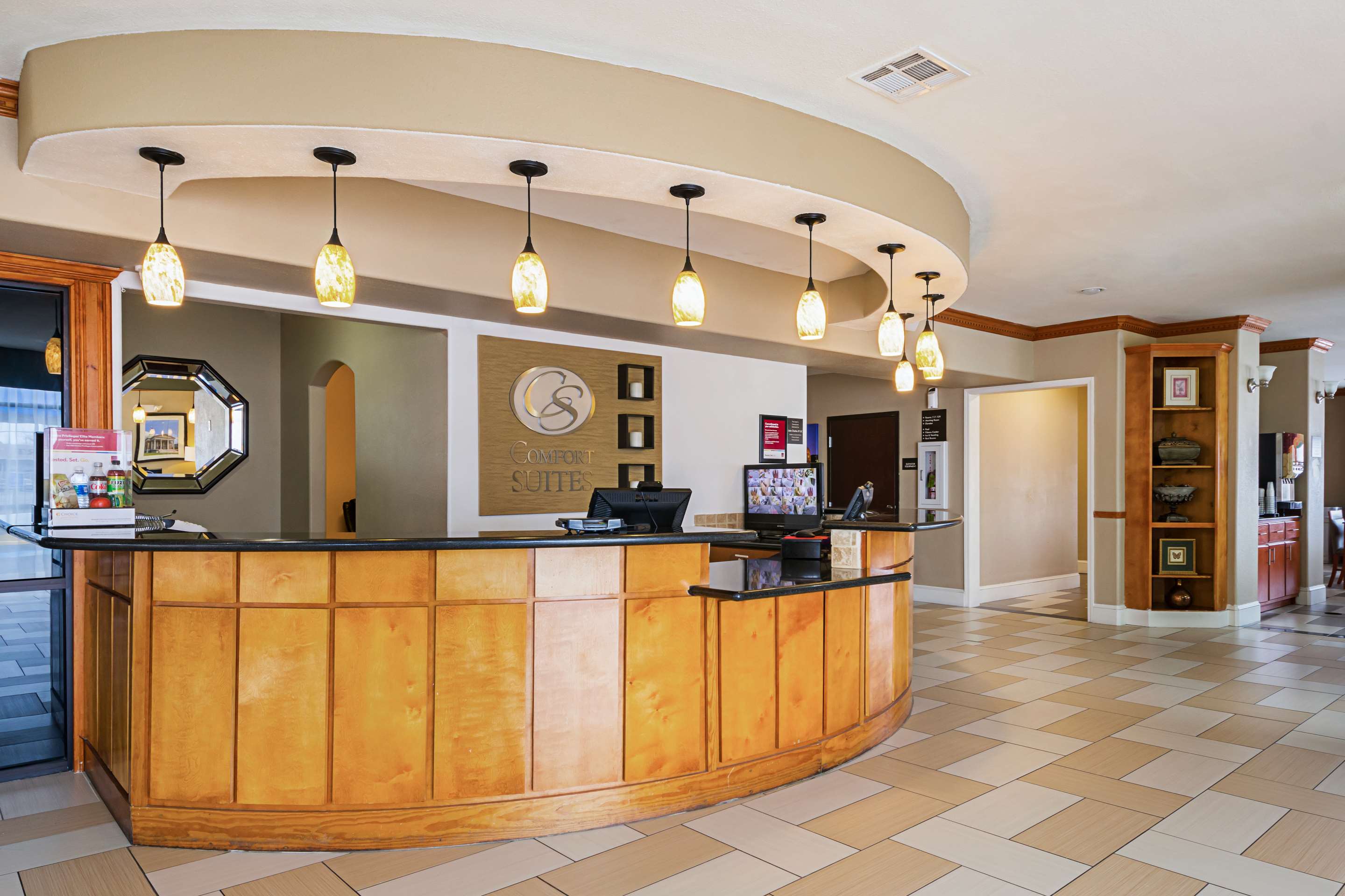 Front desk with friendly staff | Comfort Suites Lake Charles