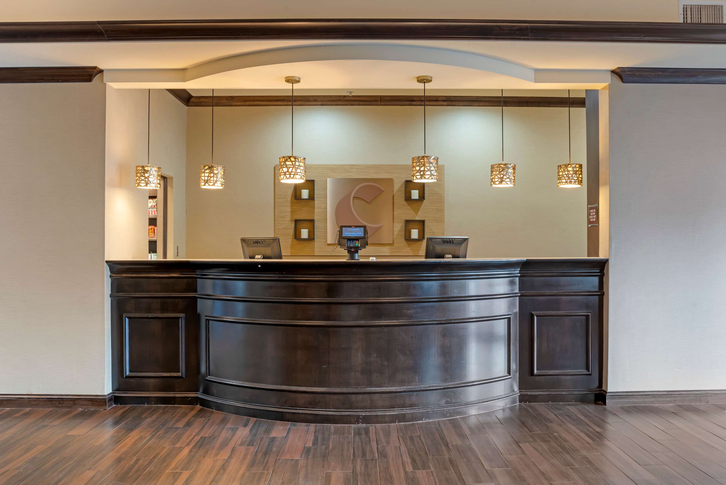 Front desk | Comfort Suites Alexandria