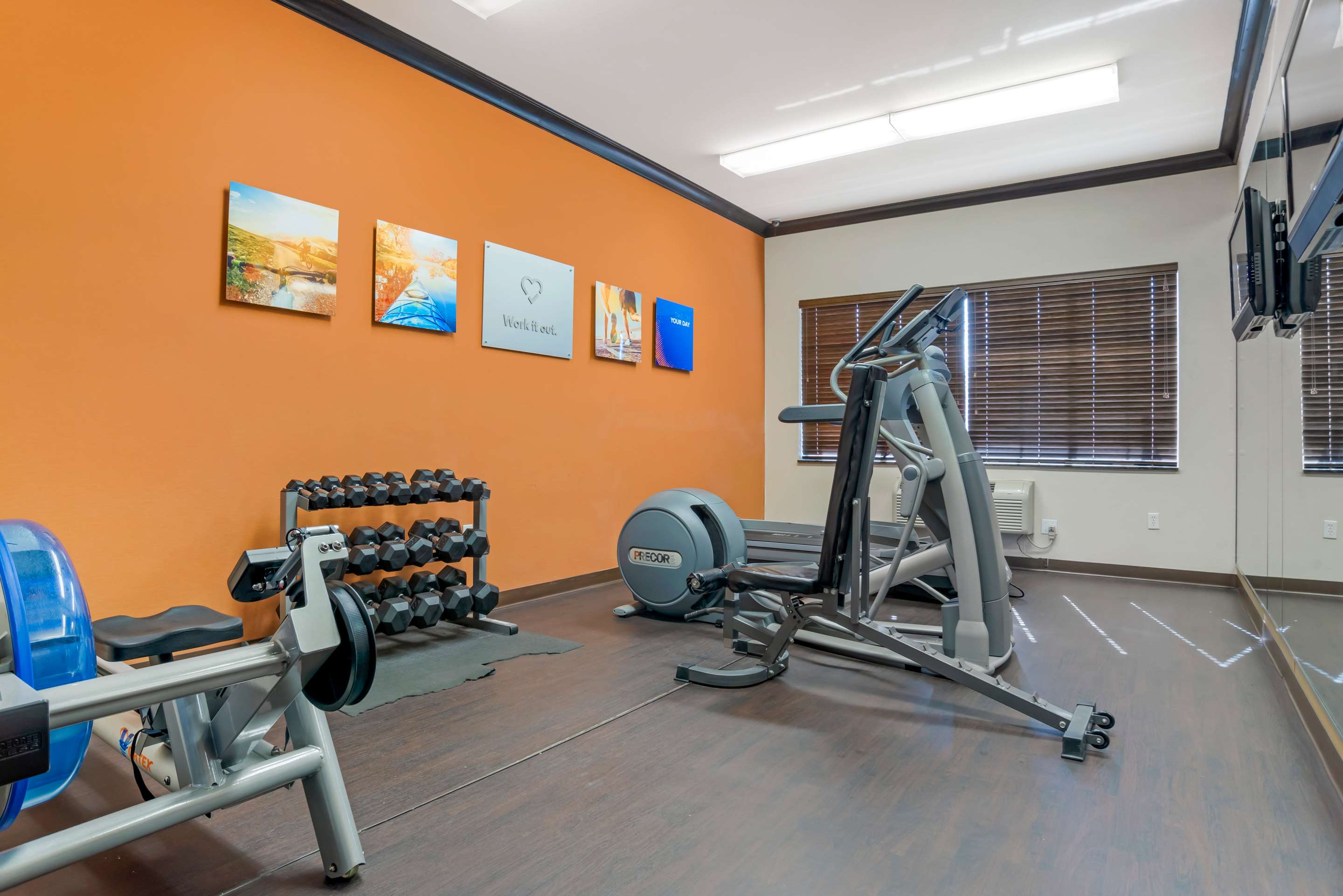 Fitness center | Comfort Suites Alexandria