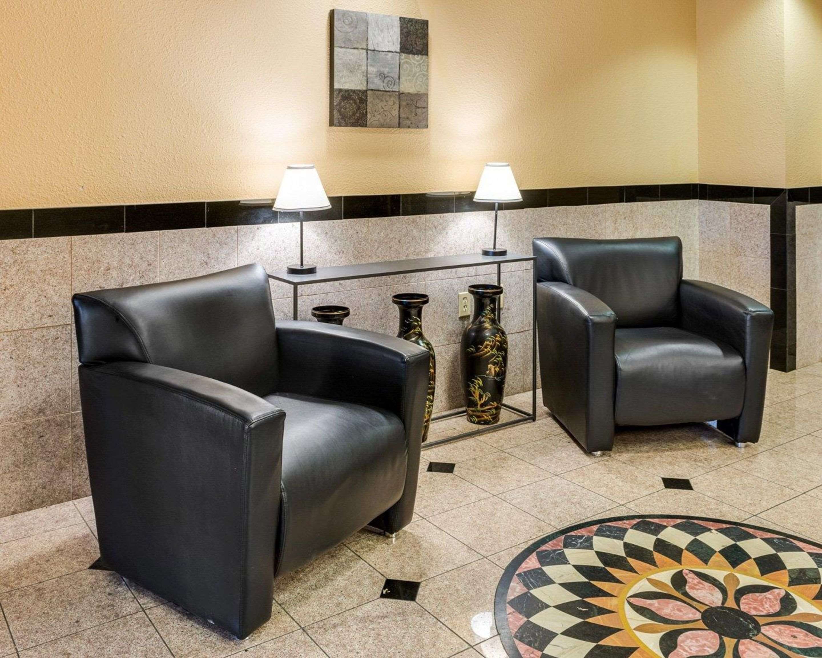Lobby with sitting area | Suburban Studios Avondale