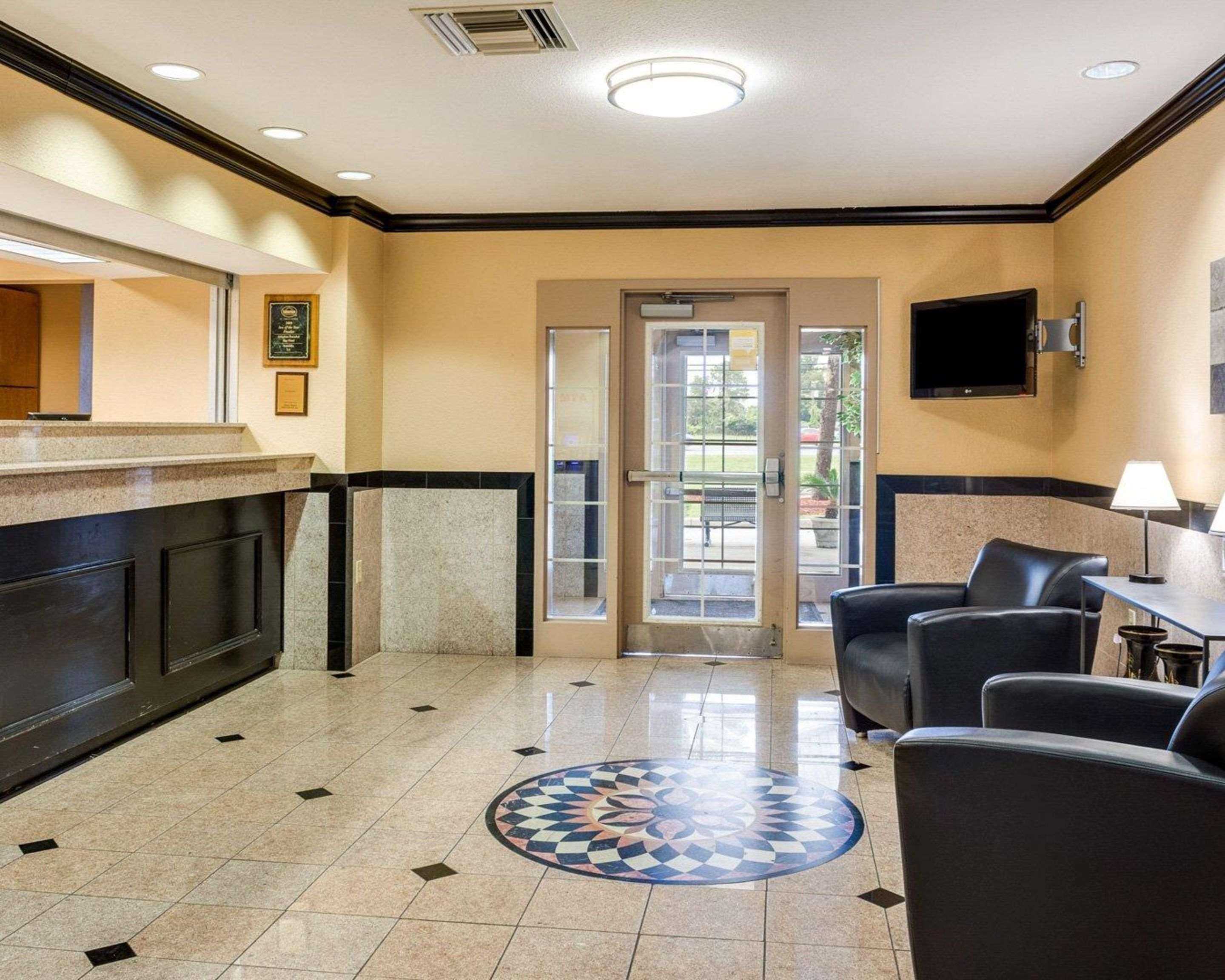 Hotel lobby | Suburban Studios Avondale