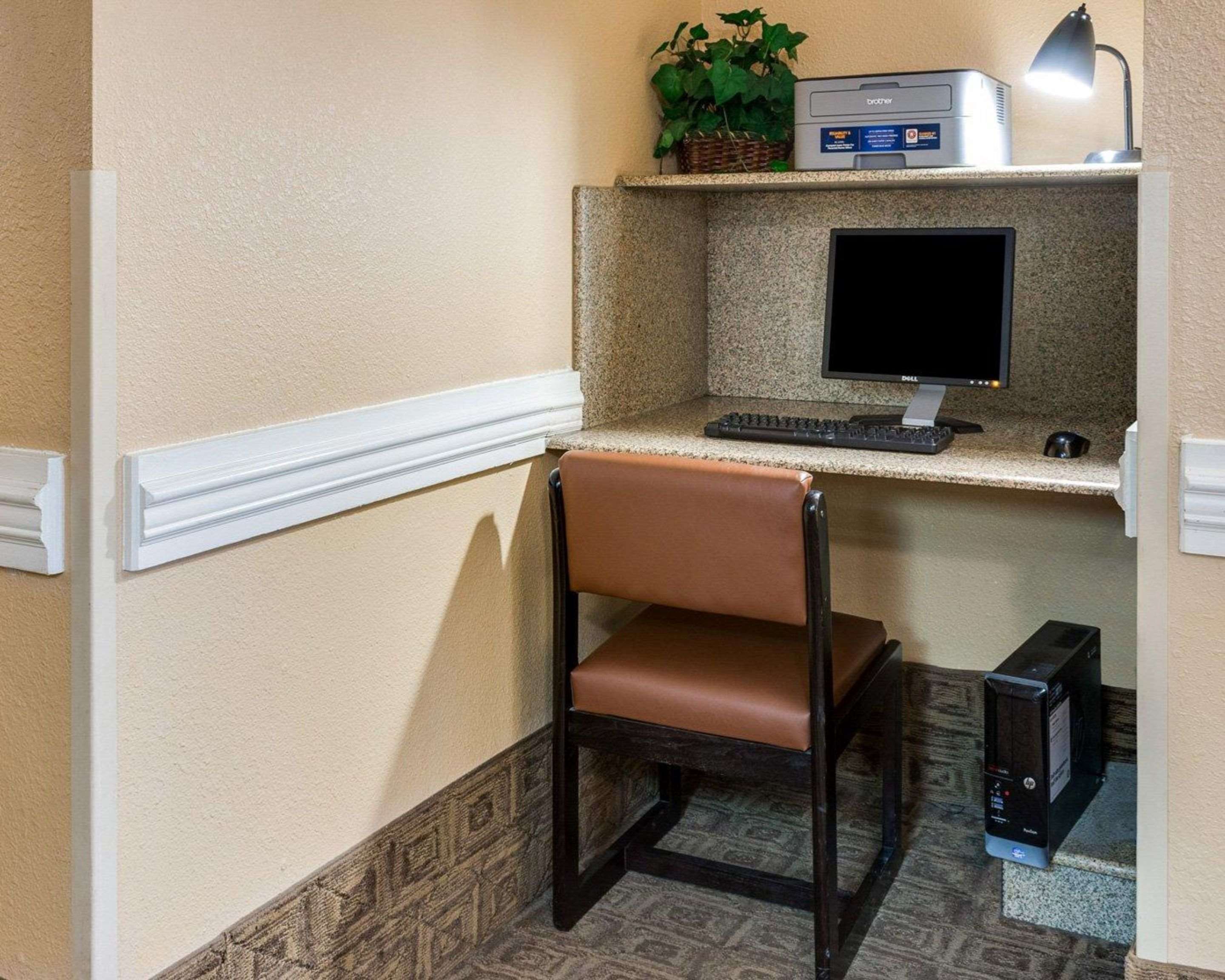 Business center | Suburban Studios Avondale
