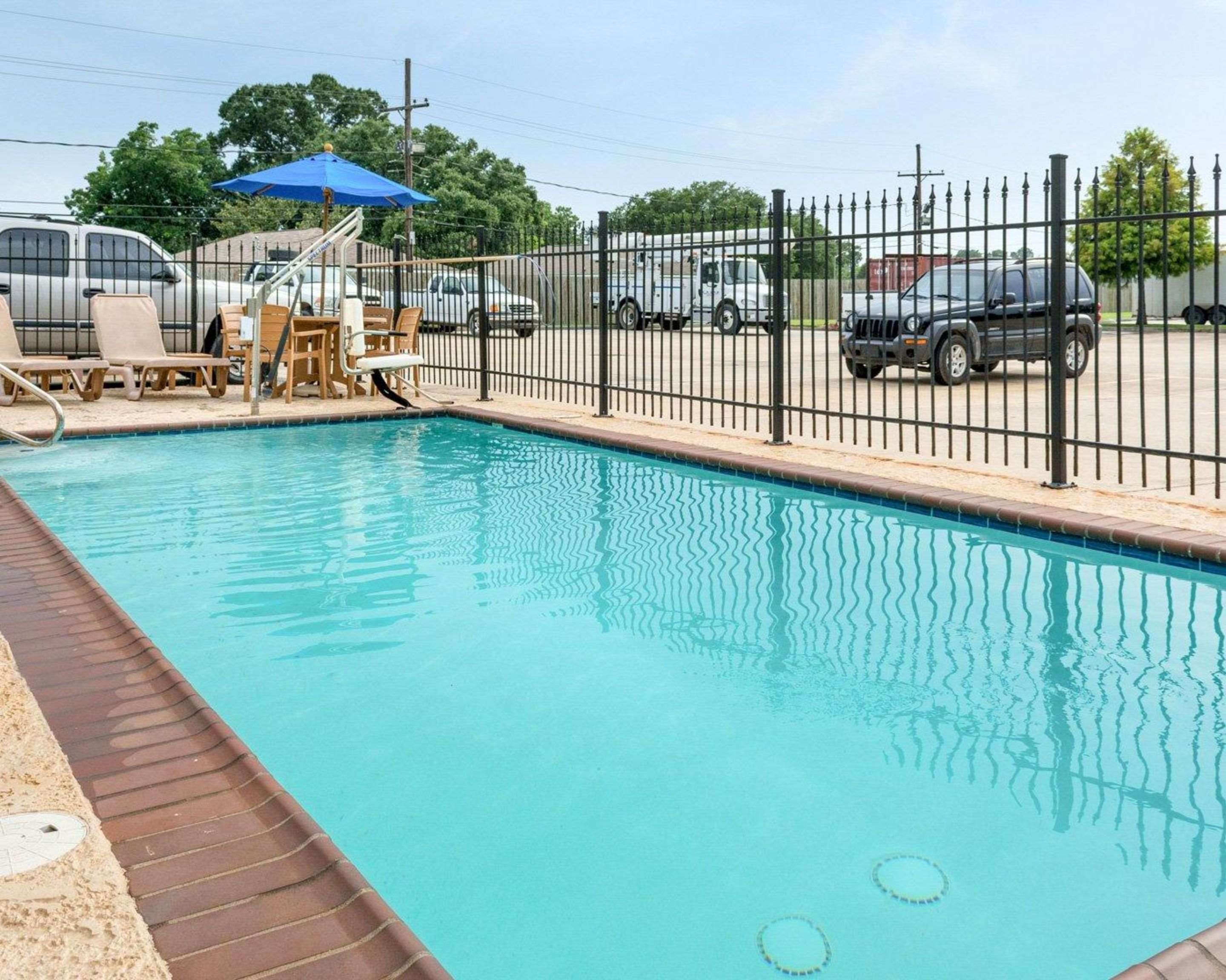 Outdoor pool | Suburban Studios Avondale