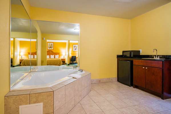 Suite - Quality Inn & Suites Franklin