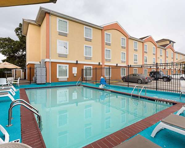 Pool - Comfort Inn Marrero