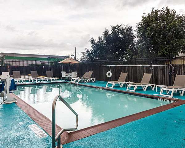 Pool - Comfort Inn Marrero
