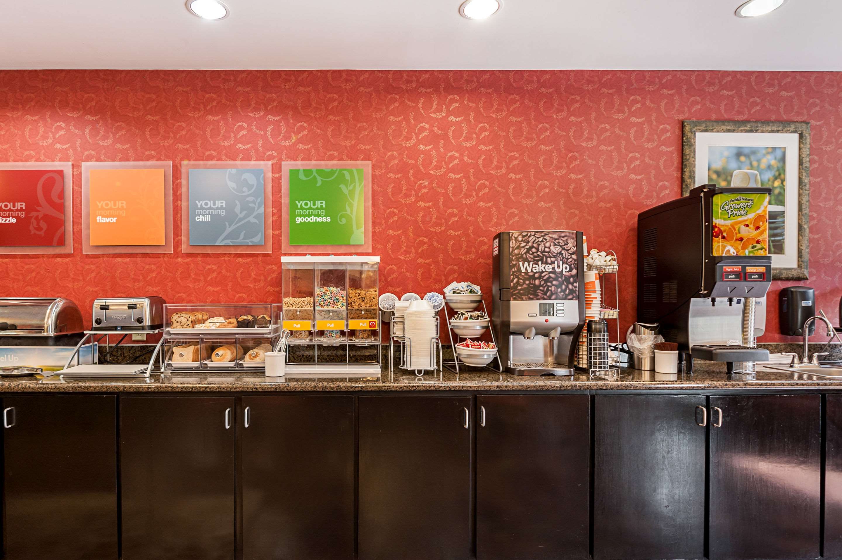 Breakfast bar | Comfort Suites Sulphur - Lake Charles
