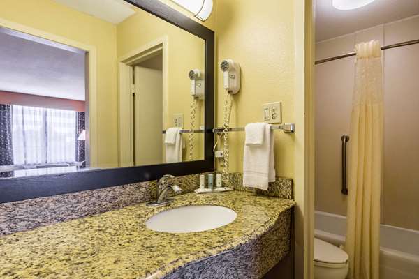  - Quality Inn & Suites Port Allen - I-10, Exit 151