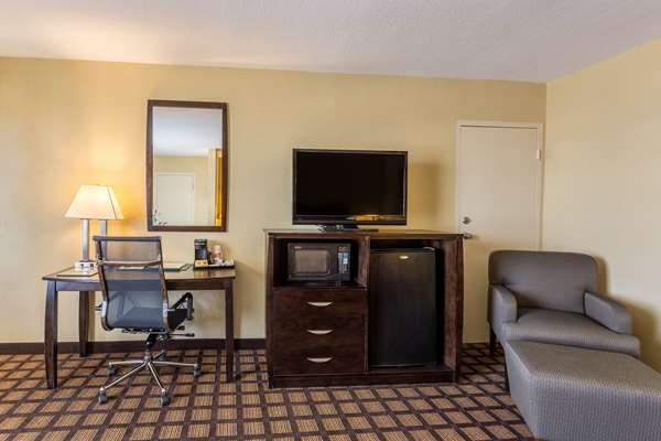 Suite - Quality Inn & Suites Port Allen - I-10, Exit 151