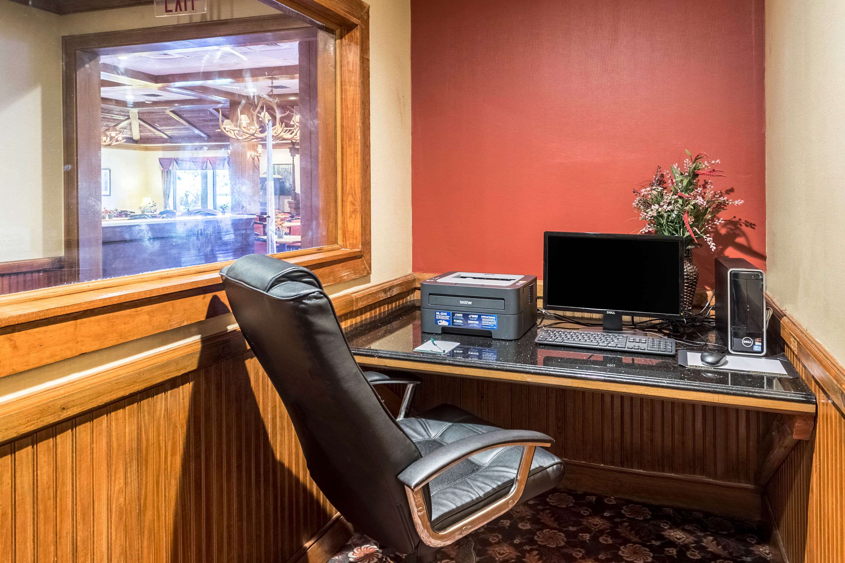 Business center | Quality Inn & Suites Baton Rouge West – Port Allen
