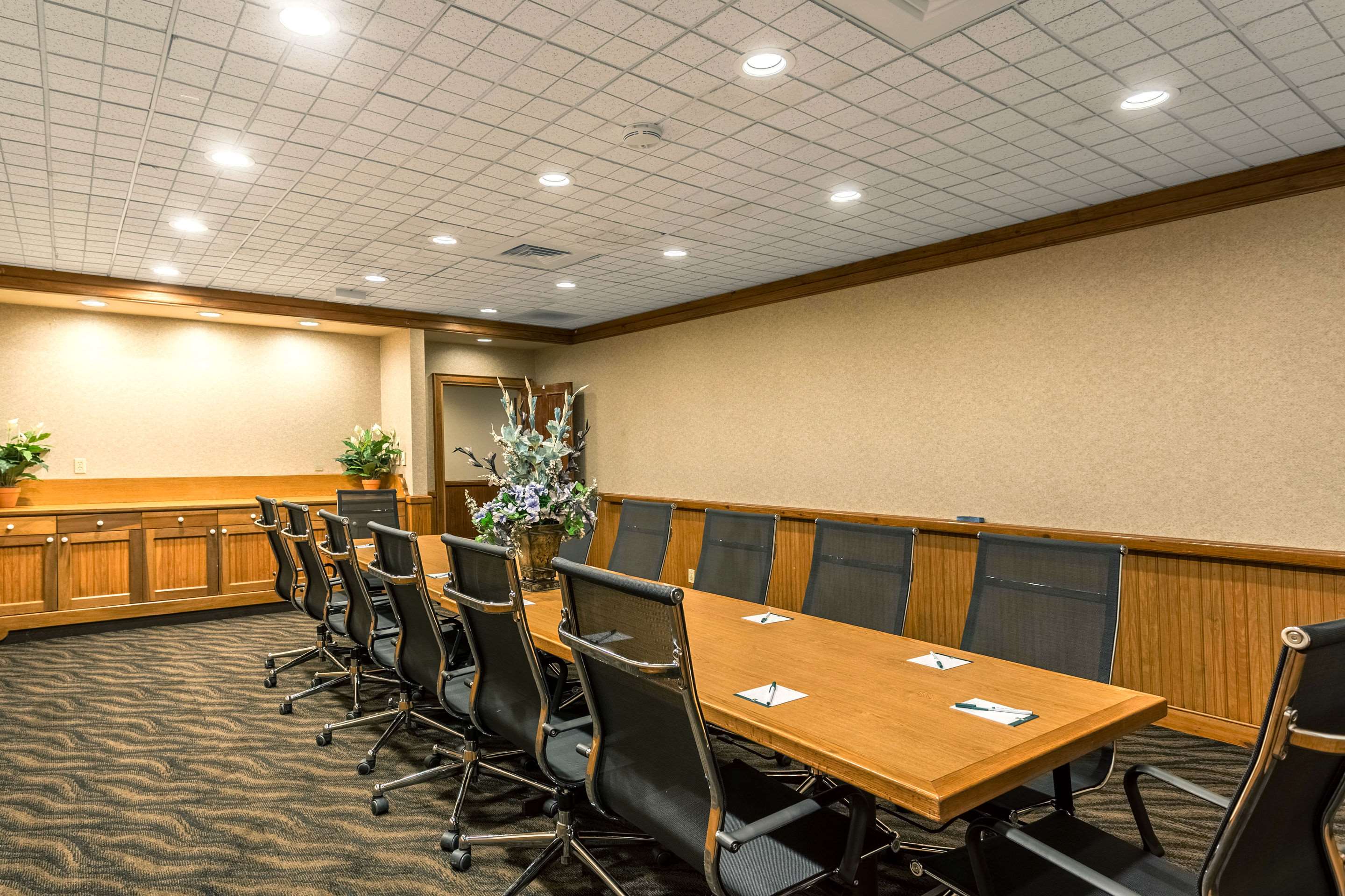 Conference Room | Quality Inn & Suites Baton Rouge West – Port Allen