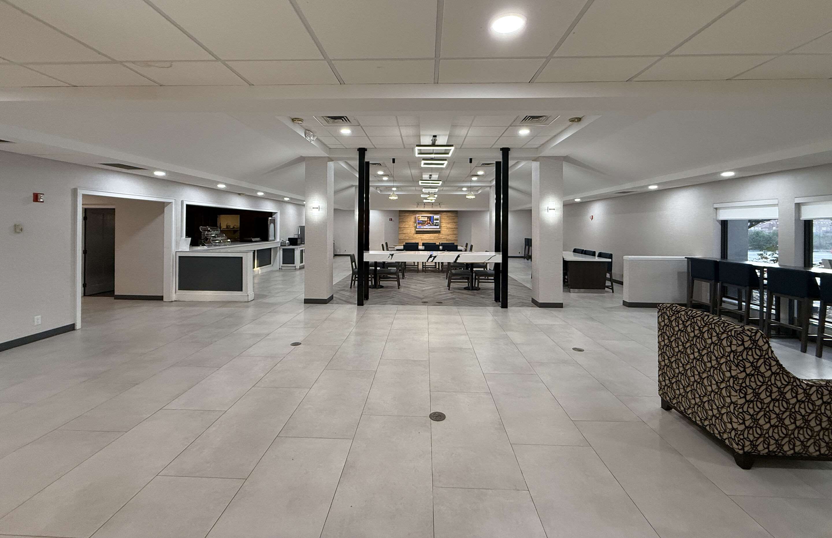 Breakfast area | Quality Inn & Suites Baton Rouge West – Port Allen