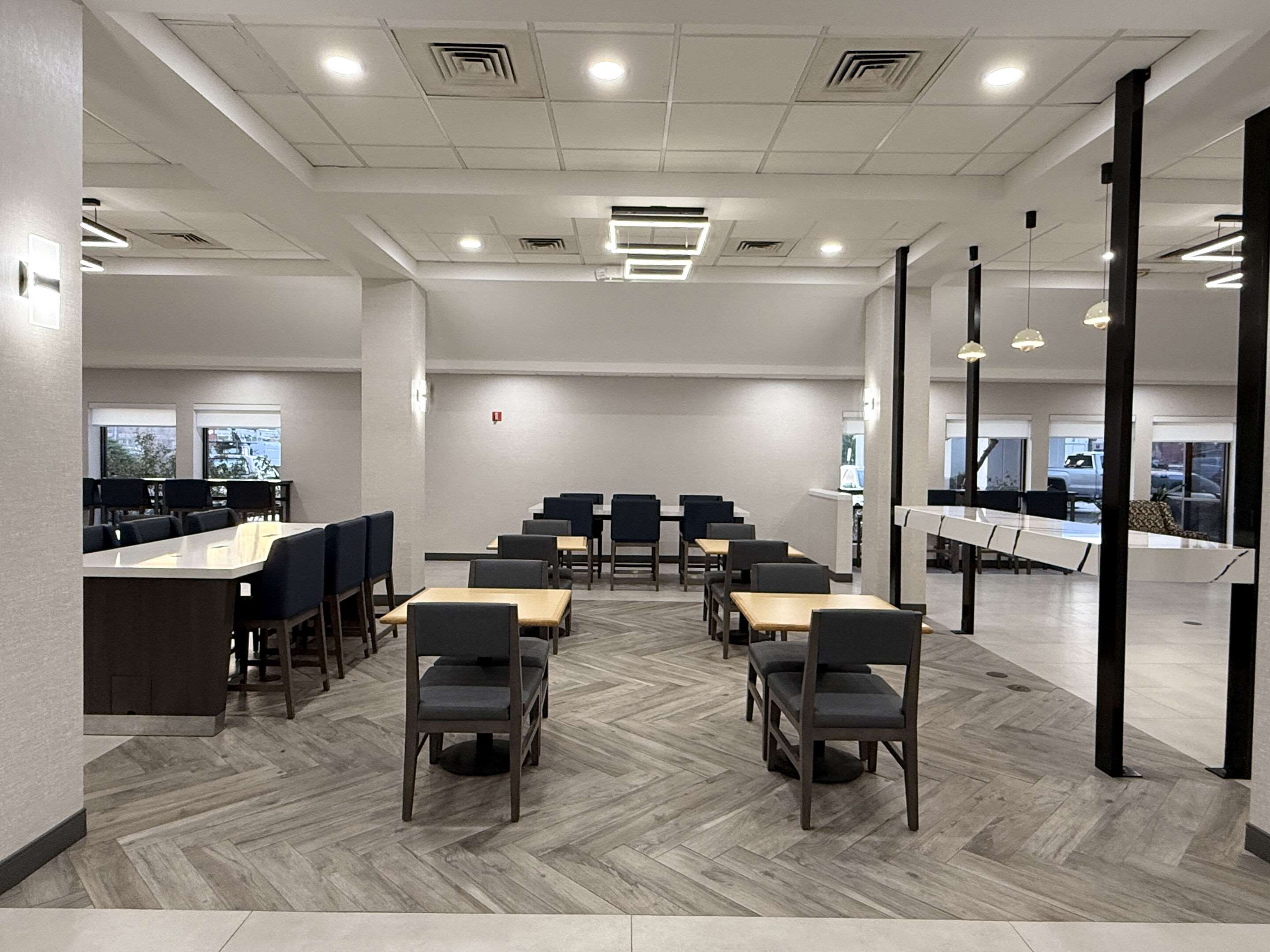 Enjoy breakfast in this seating area | Quality Inn & Suites Baton Rouge West – Port Allen