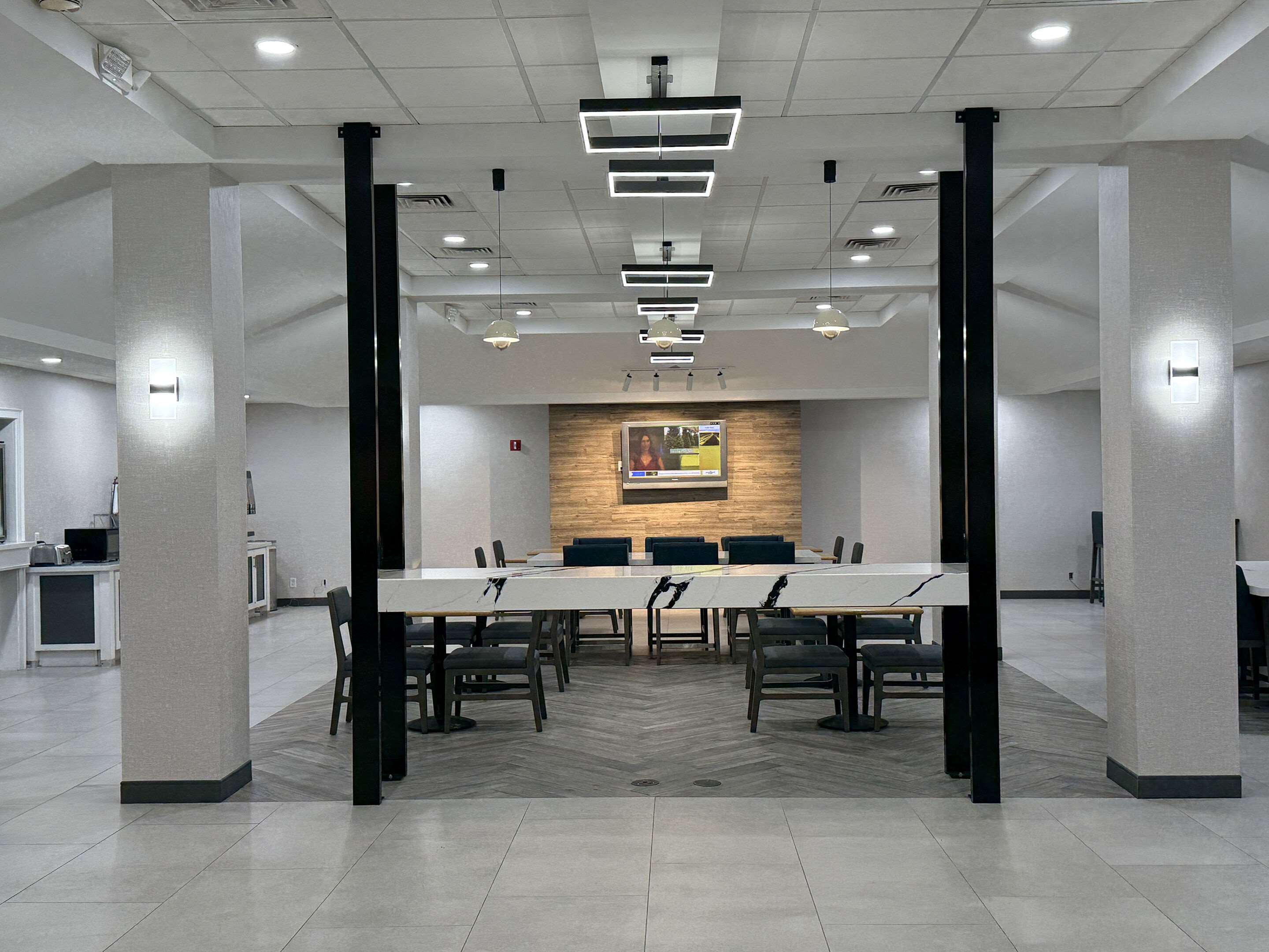 Enjoy breakfast in this seating area | Quality Inn & Suites Baton Rouge West – Port Allen