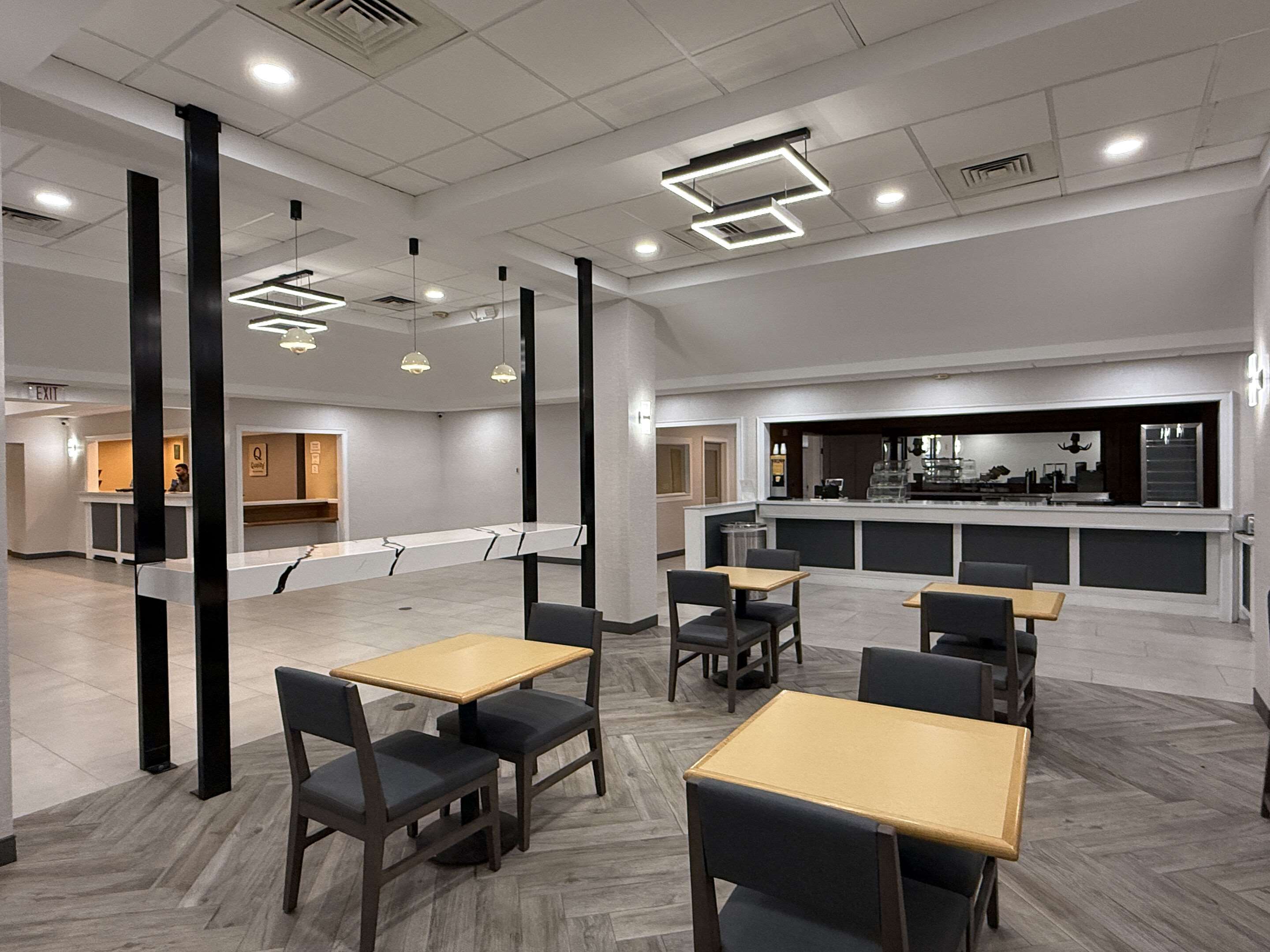 Enjoy breakfast in this seating area | Quality Inn & Suites Baton Rouge West – Port Allen