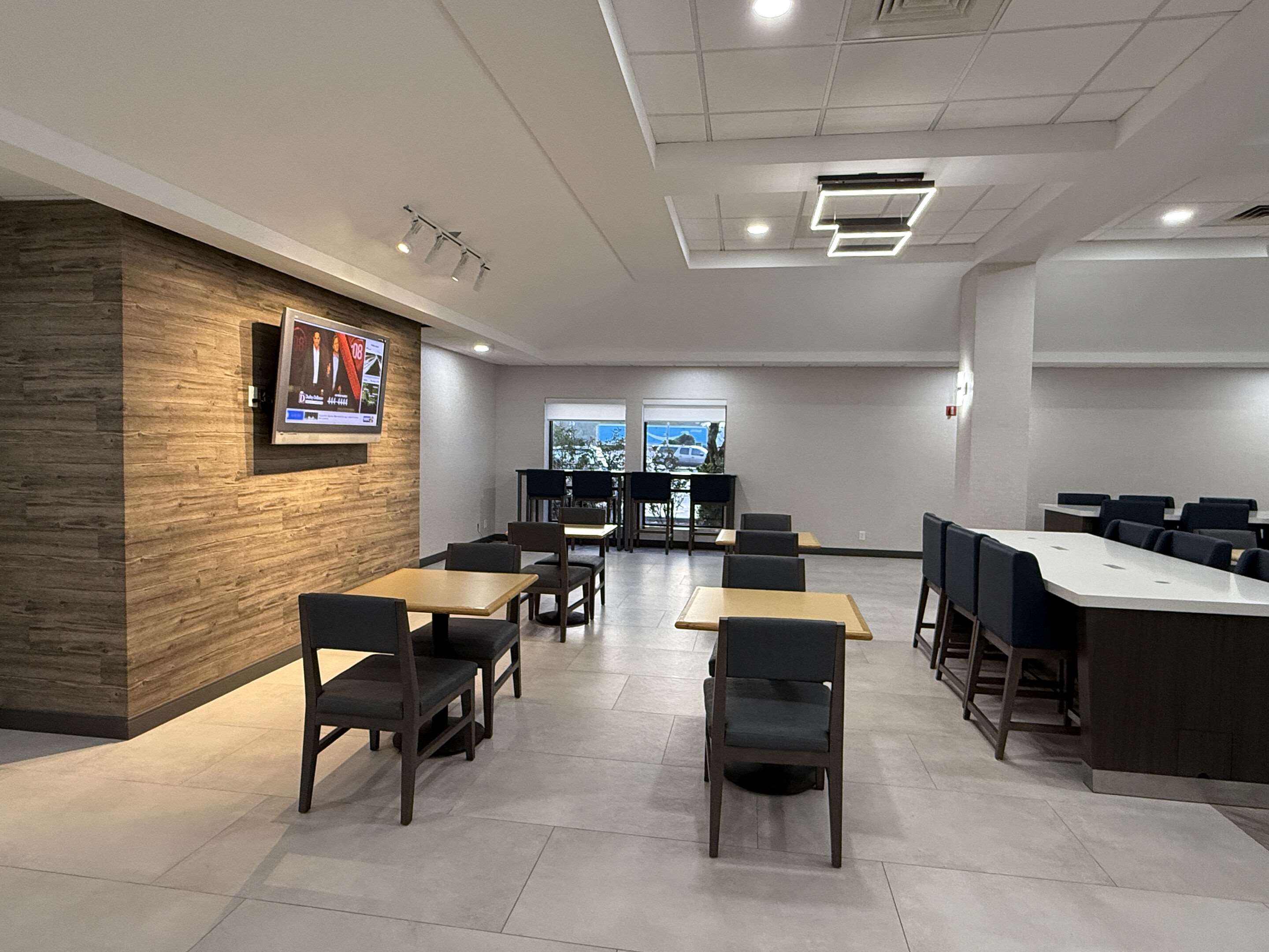 Breakfast area | Quality Inn & Suites Baton Rouge West – Port Allen